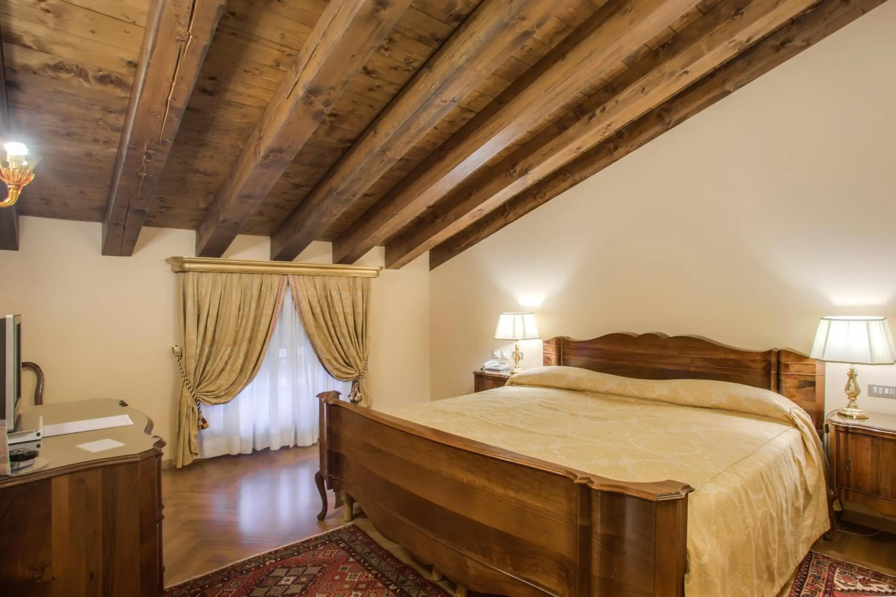 Photo of the whole room, Bed in Villa Fenaroli Palace Hotel