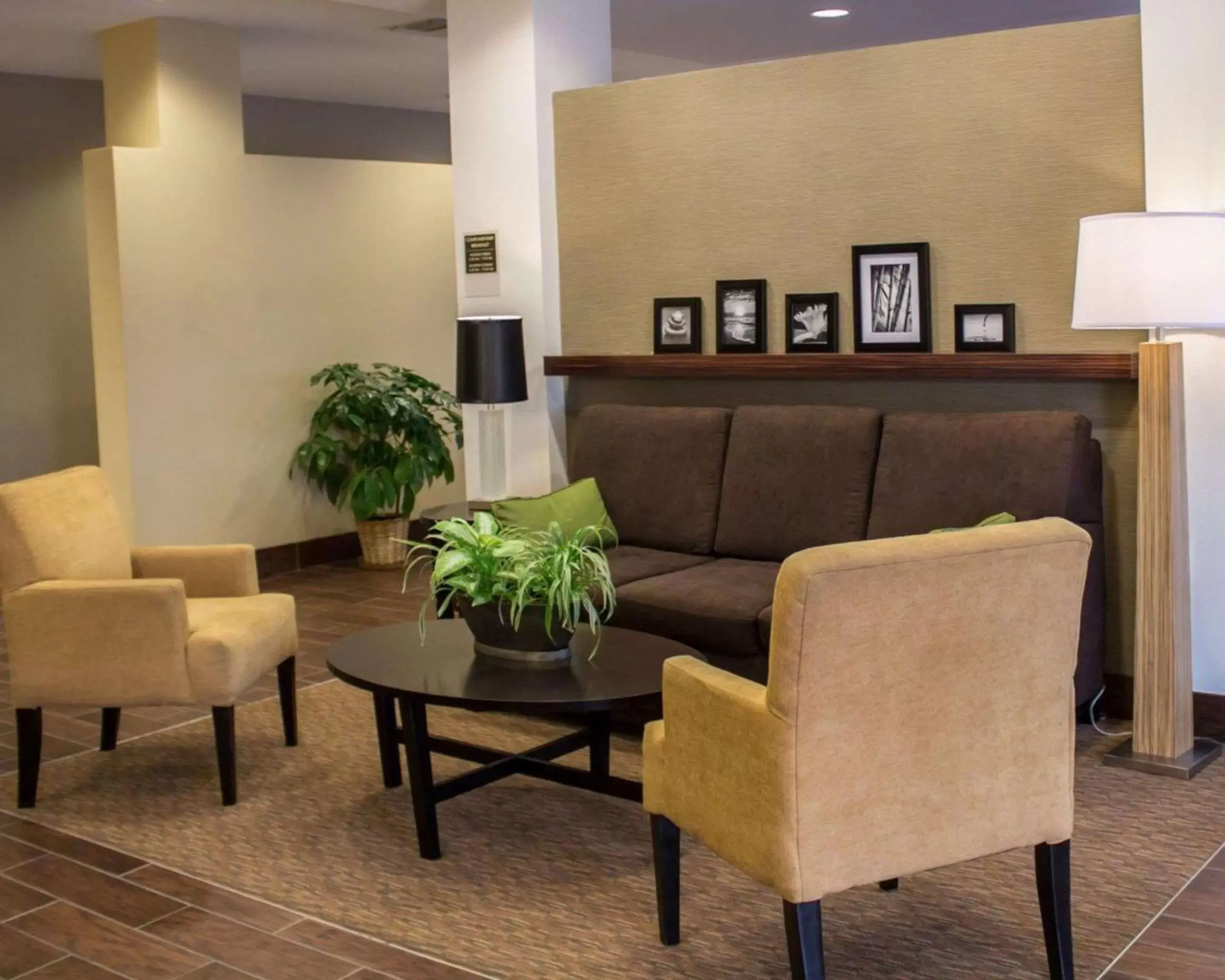 Lobby or reception in Sleep Inn & Suites Moundsville - Wheeling Lobby or reception in Sleep Inn & Suites Moundsville - Wheeling