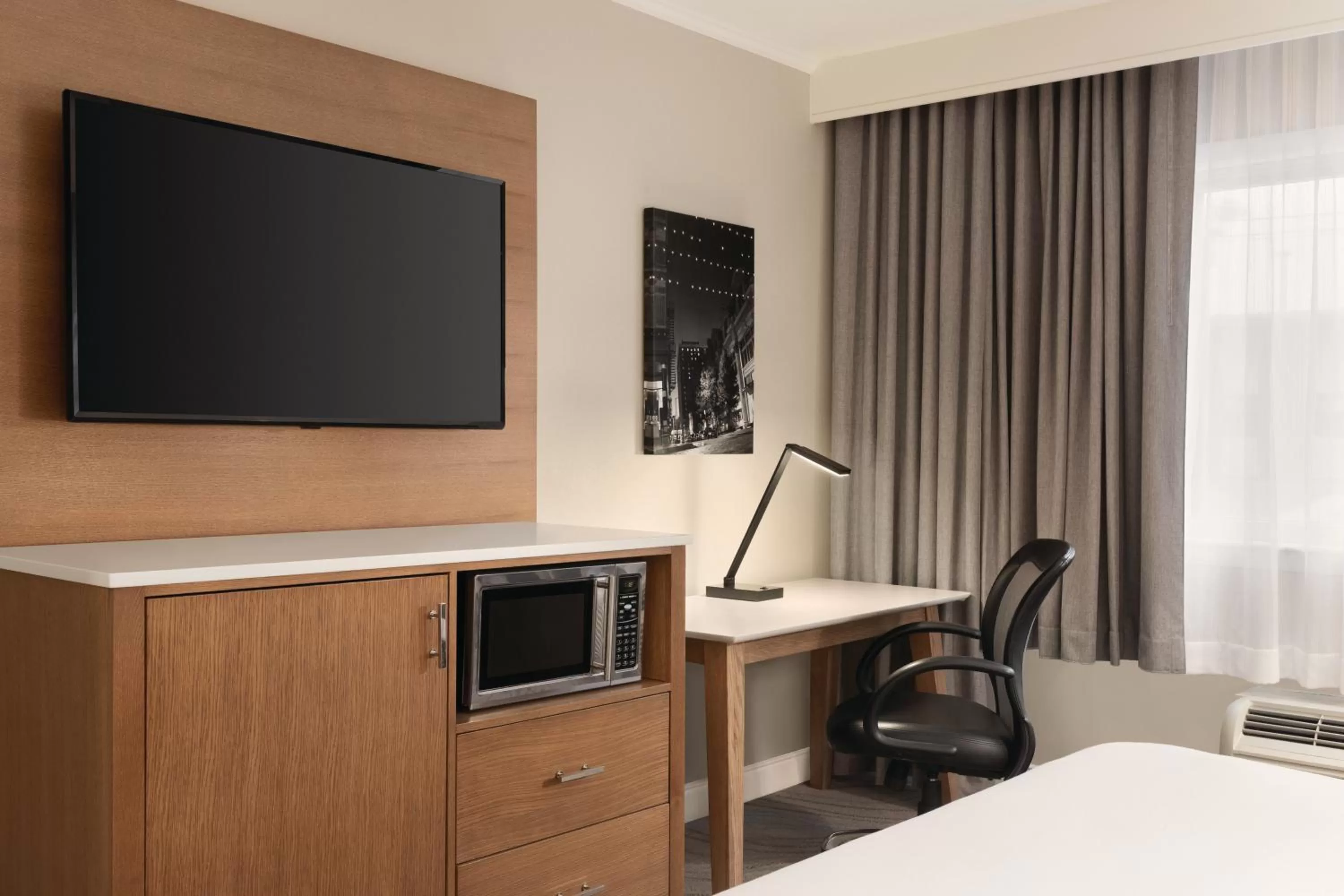 TV and multimedia, Bed in Radisson Hotel Providence Airport