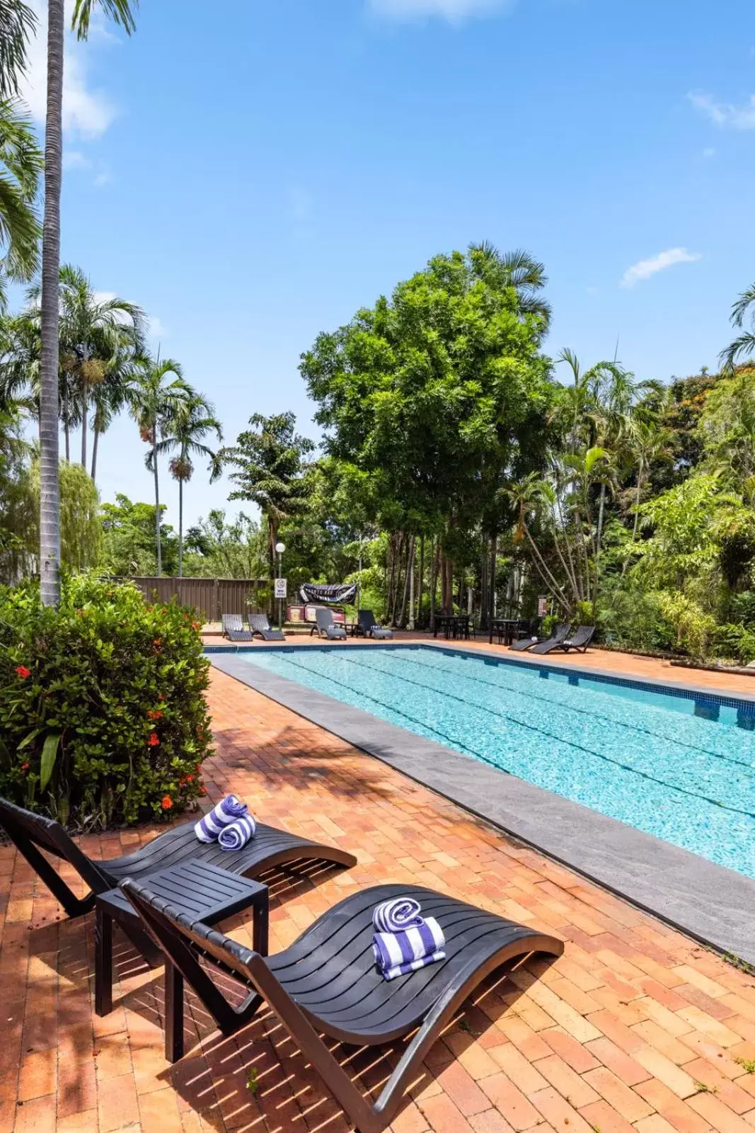 Swimming Pool in Frontier Hotel Darwin