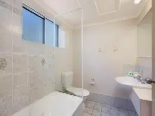 Shower, Bathroom in Hotel Tropiq