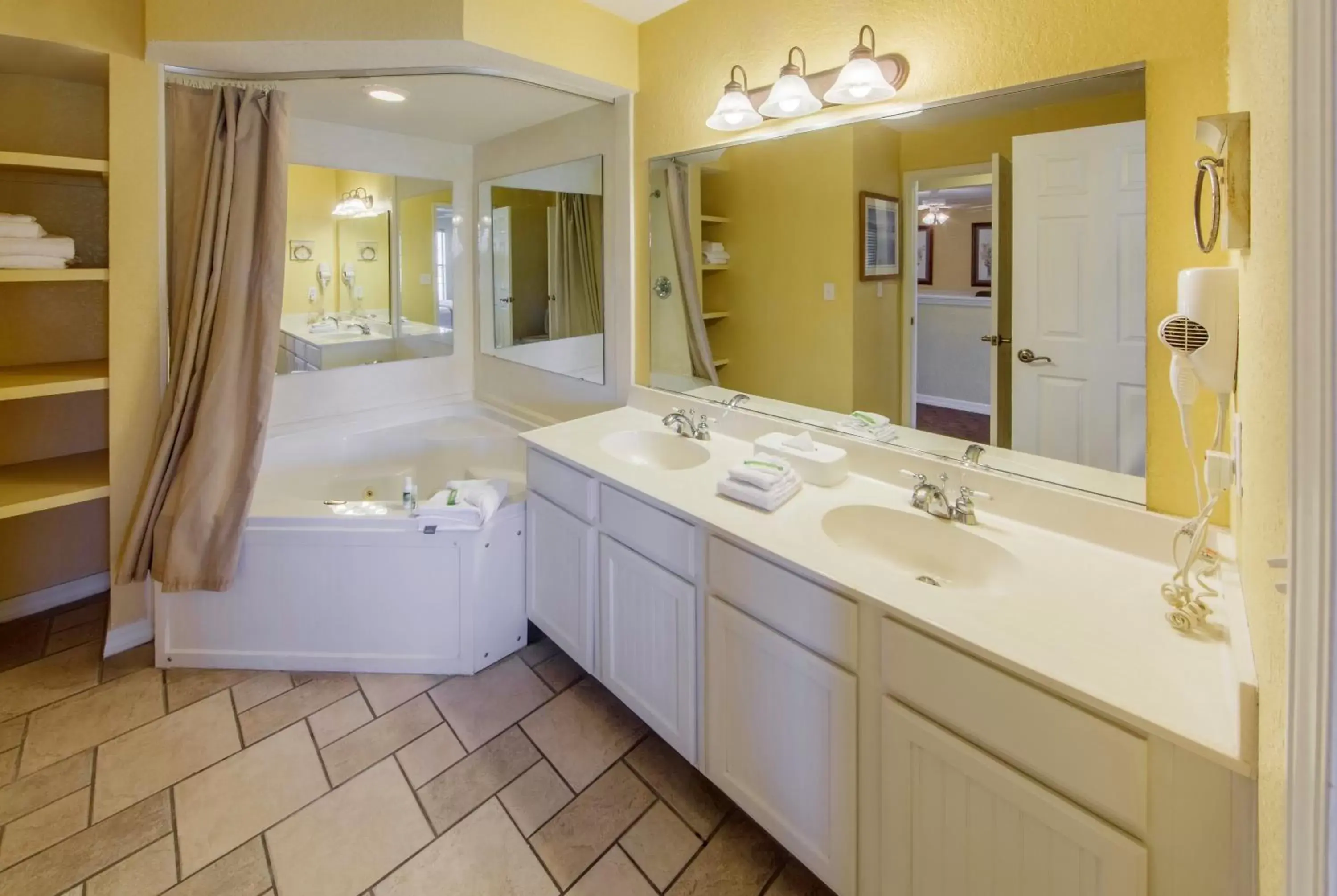 Photo of the whole room, Bathroom in Holiday Inn Club Vacations Piney Shores Resort at Lake Conroe