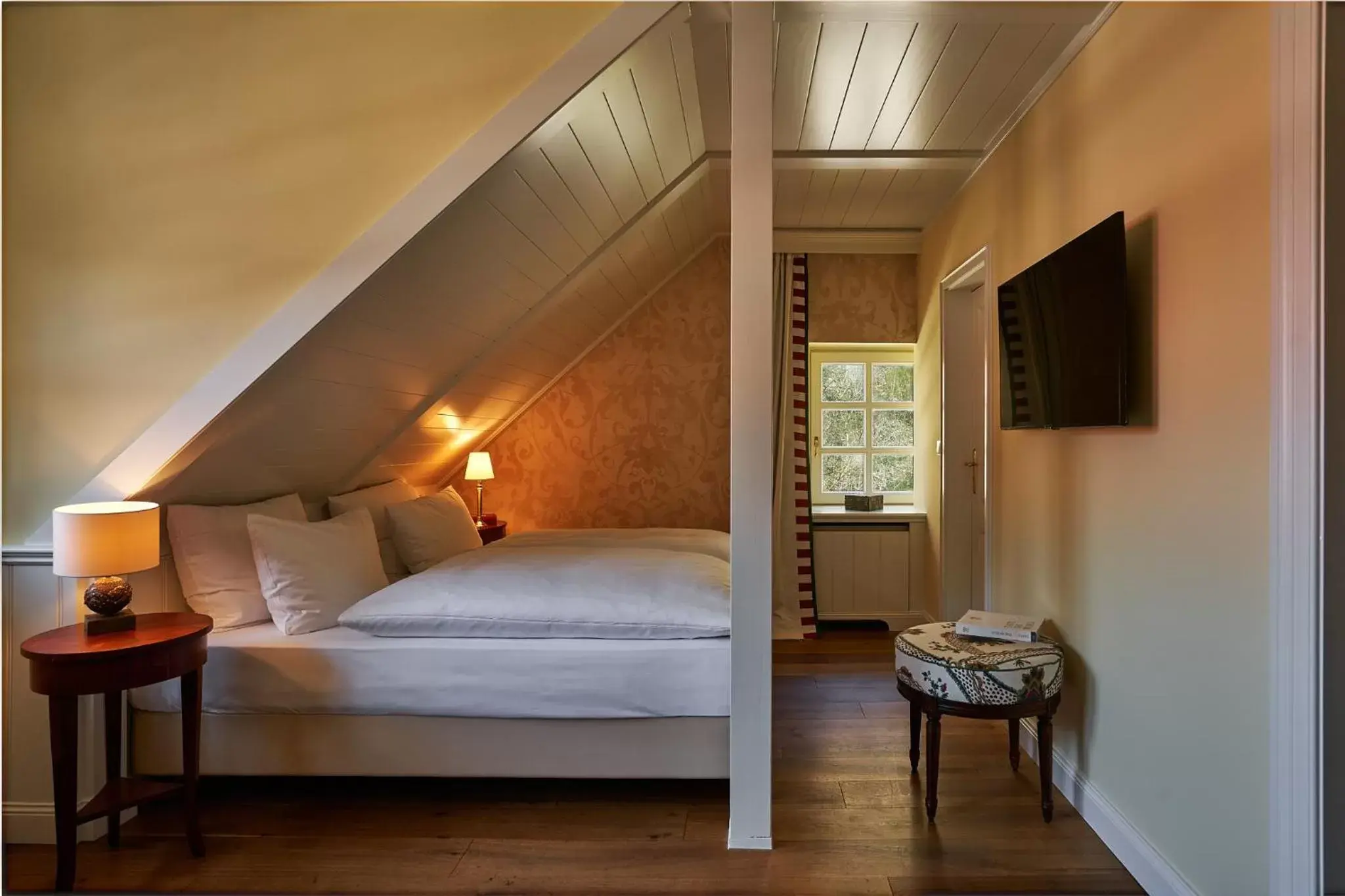 Photo of the whole room, Bed in Hardenberg BurgHotel