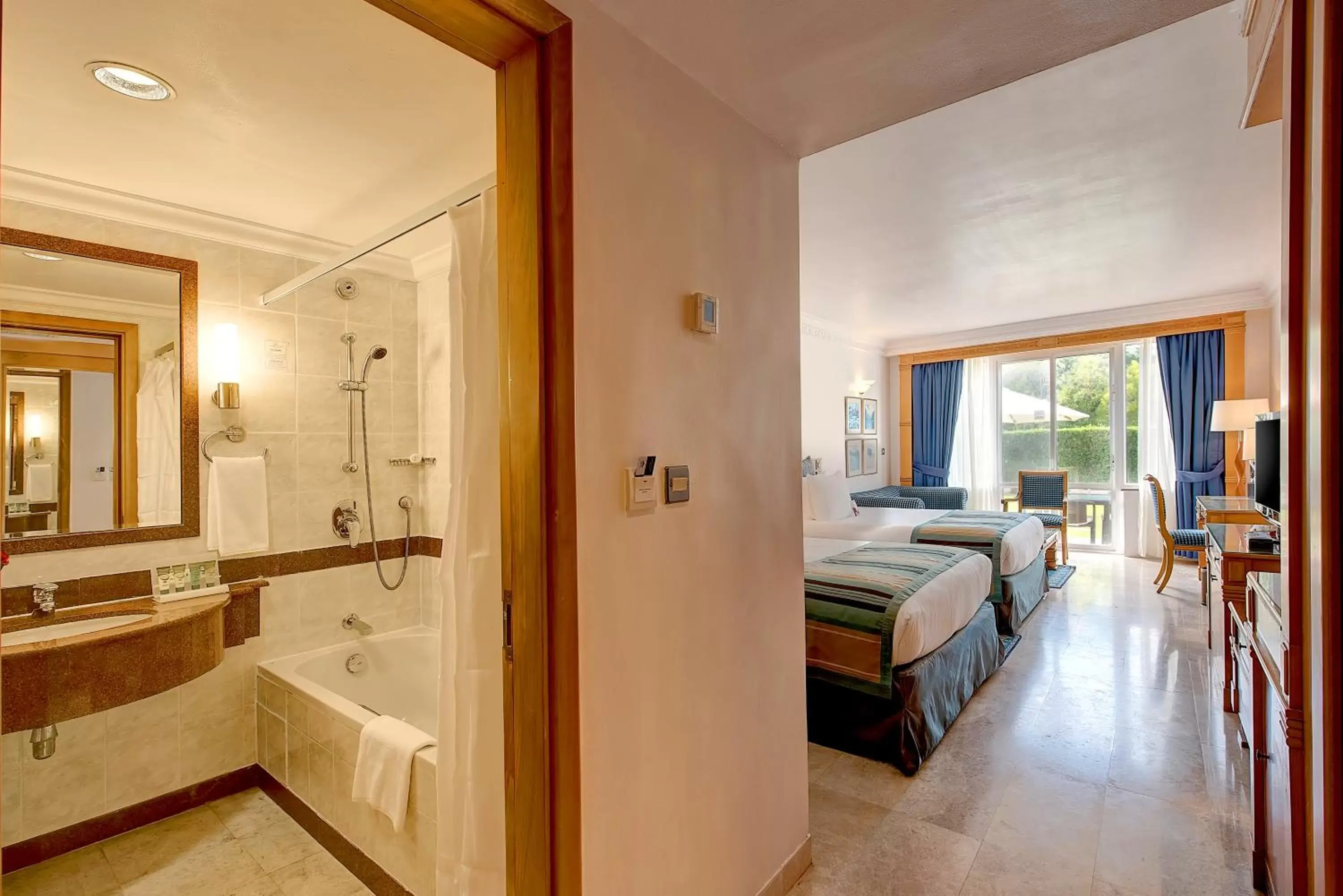 Bed, Bathroom in Crowne Plaza Resort Salalah, an IHG Hotel