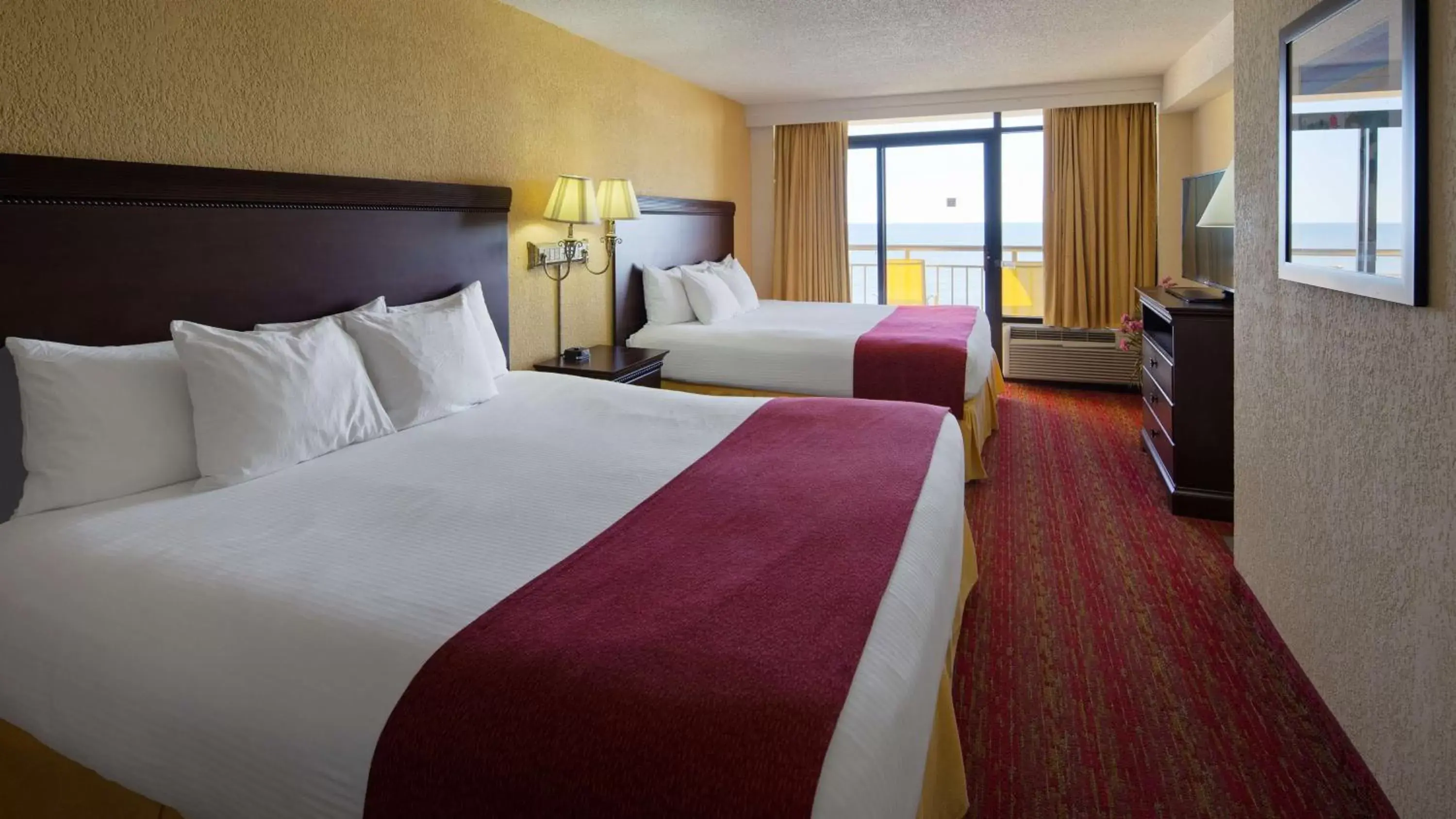 Photo of the whole room, Bed in Best Western Ocean Sands Beach Resort