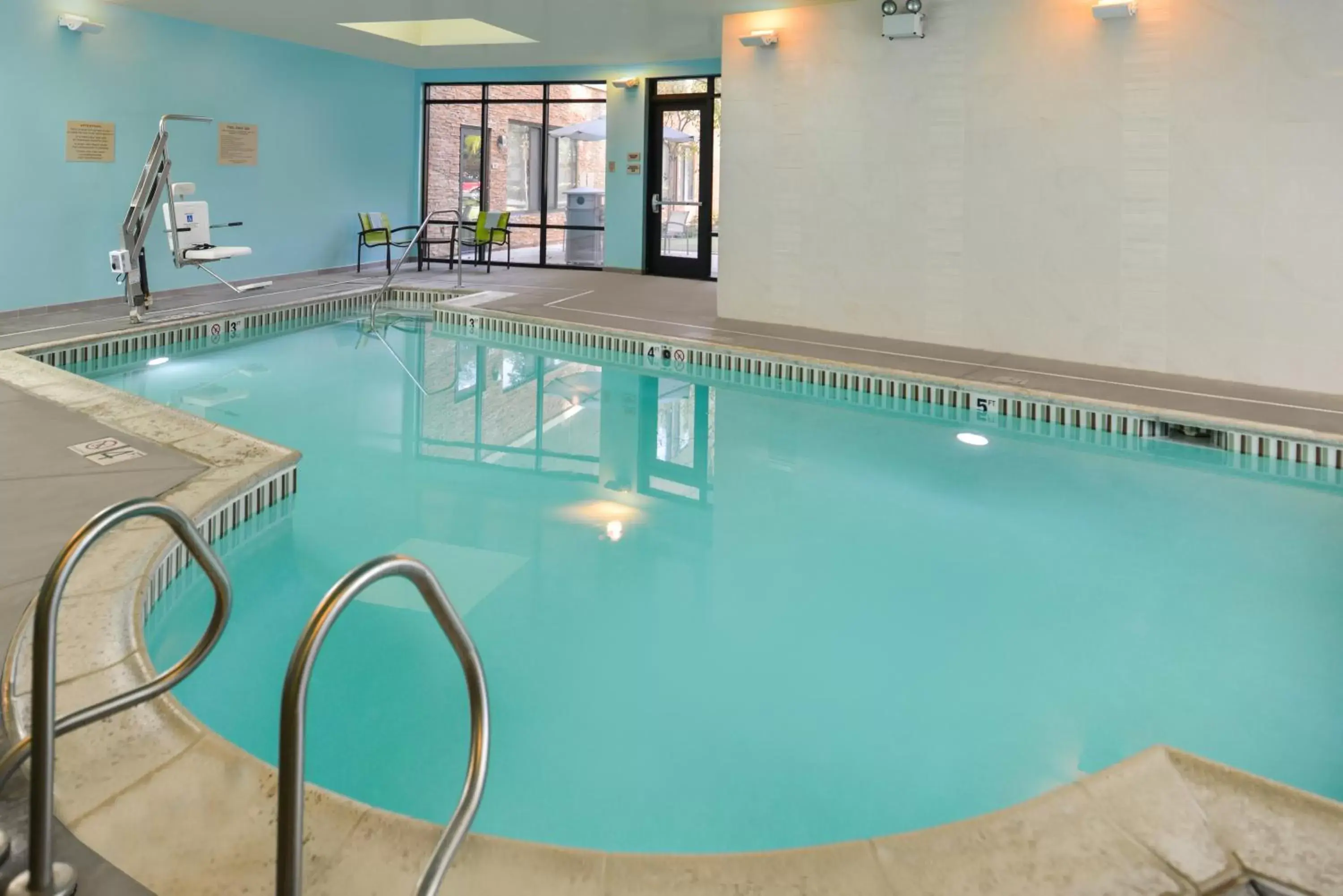 Swimming Pool in SpringHill Suites Irvine John Wayne Airport / Orange County