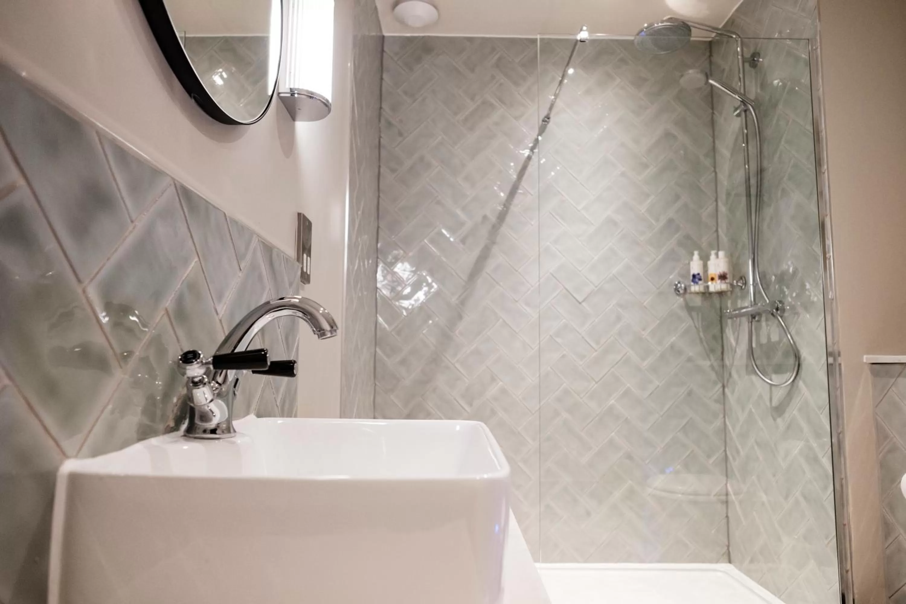 Shower in Bear Of Burton