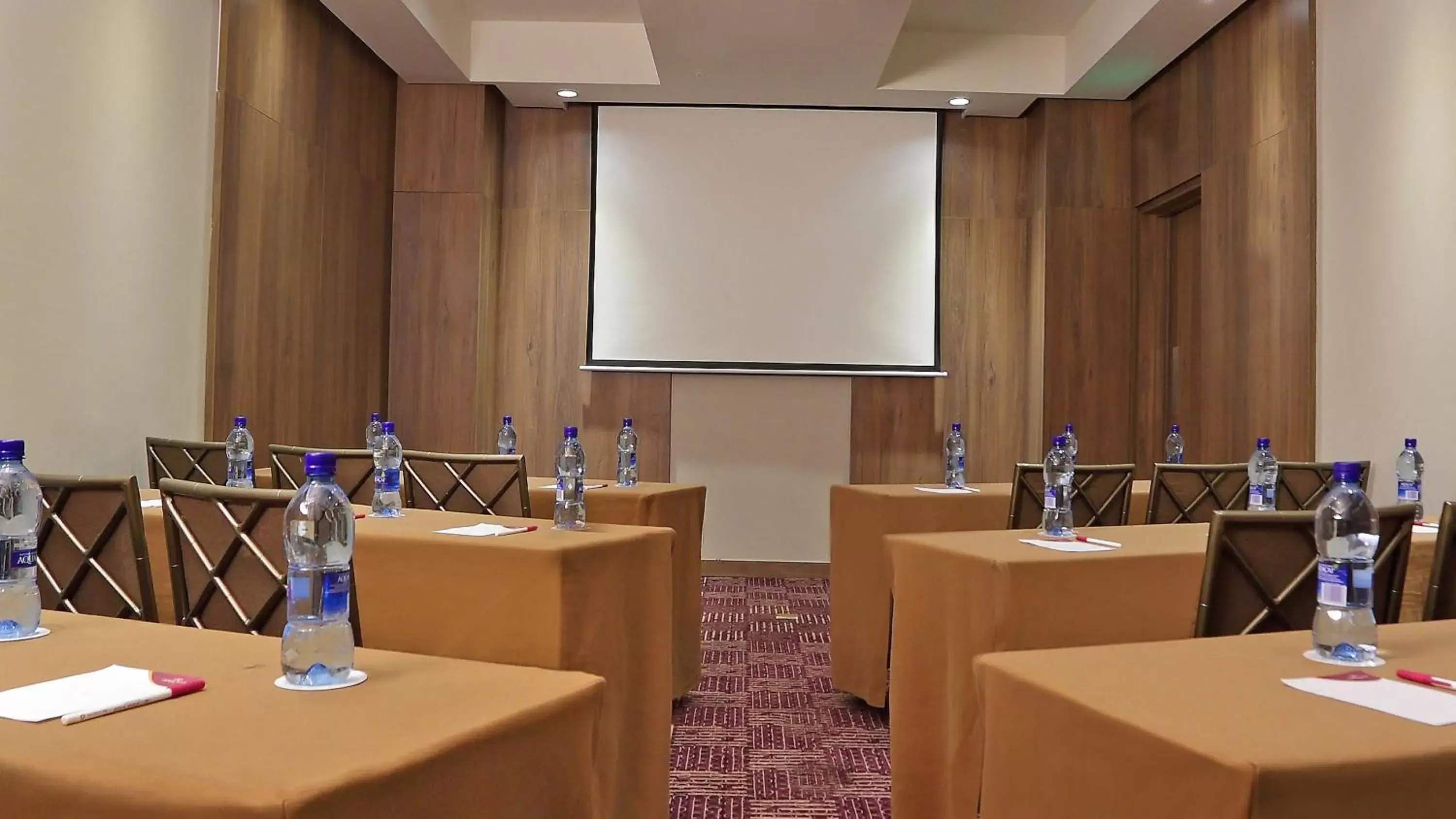 Meeting/conference room, Business Area/Conference Room in Crowne Plaza Airport, an IHG Hotel