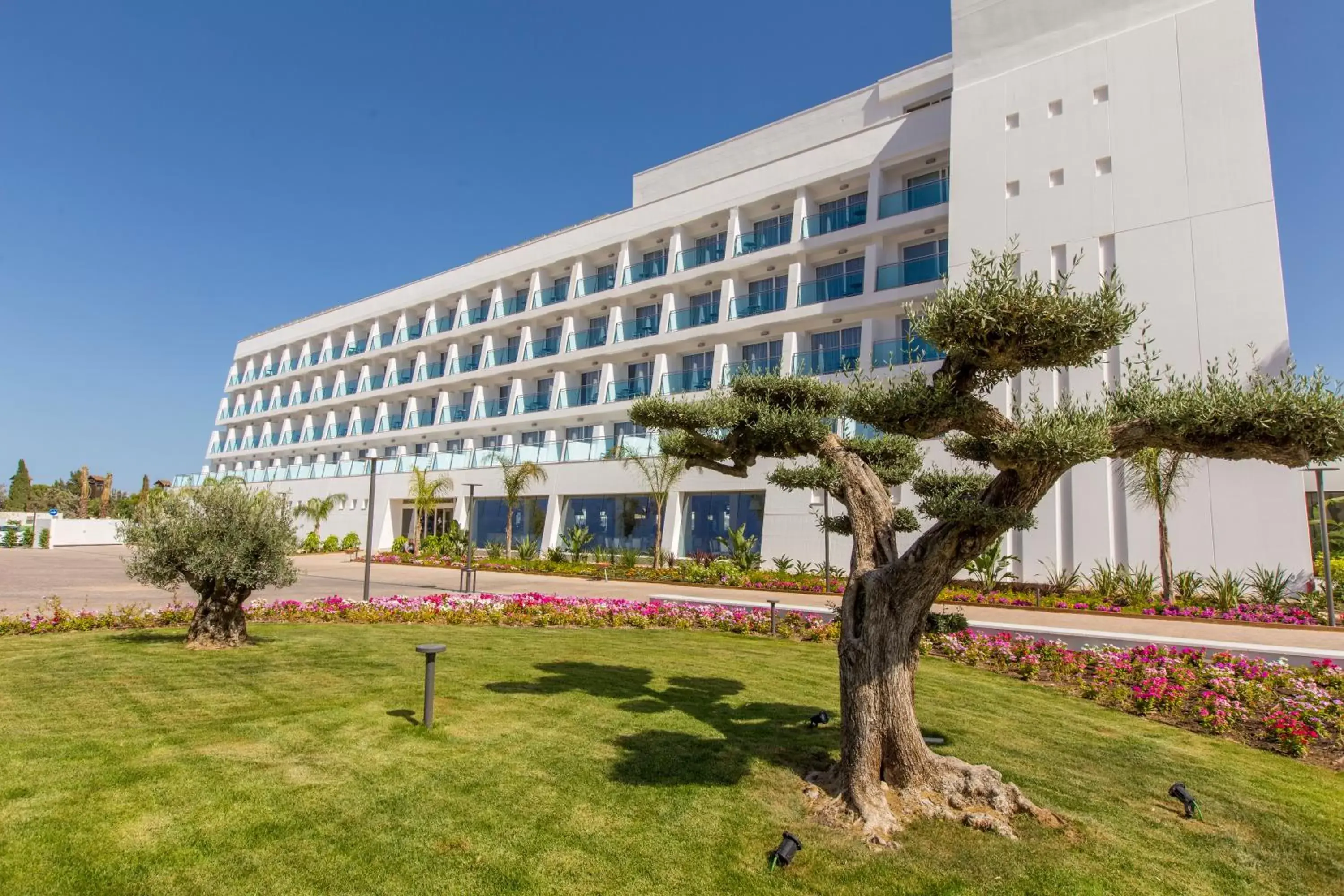 Facade/entrance, Garden in Grand Luxor Hotel