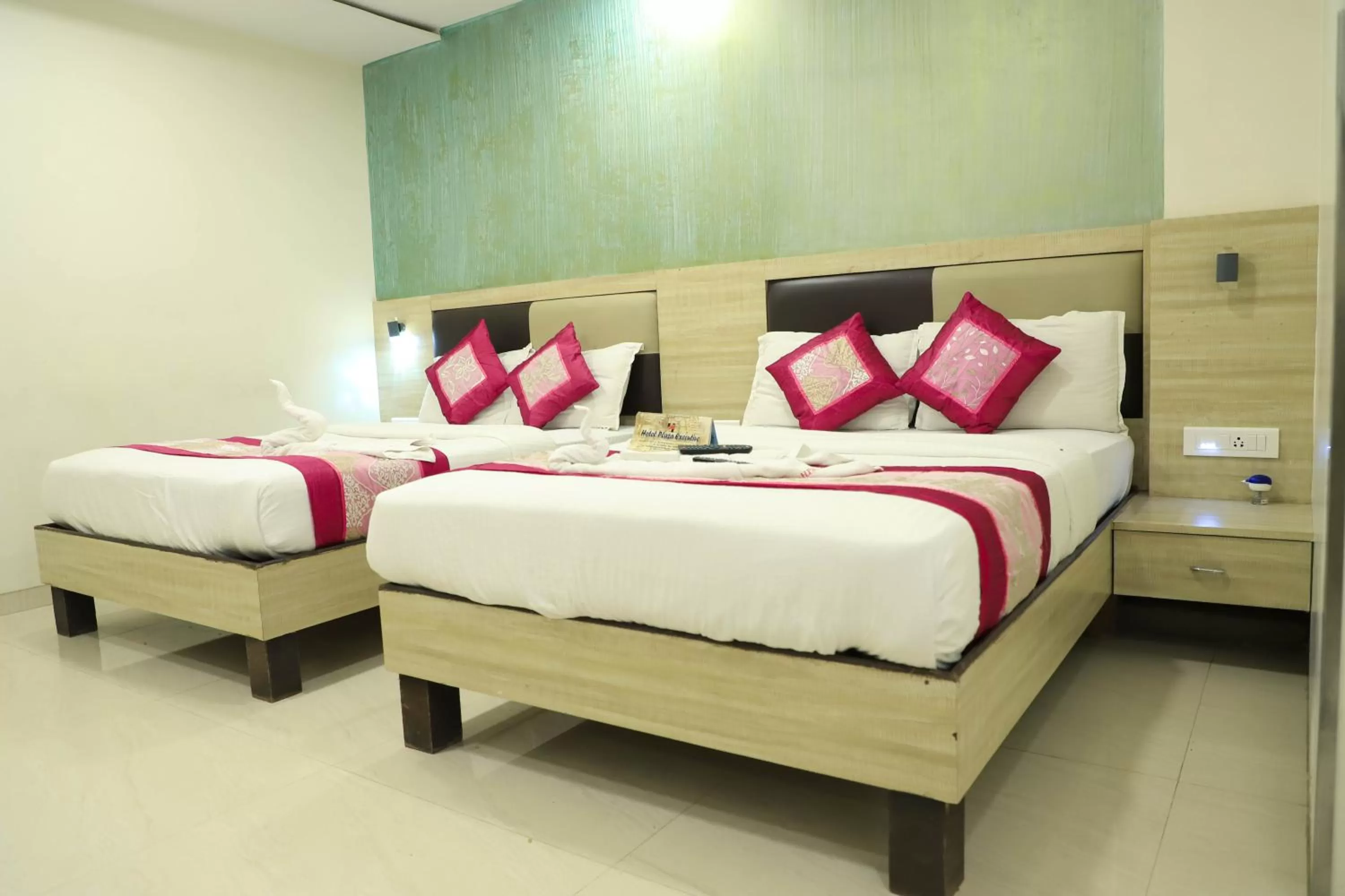 Bed in Hotel Plaza Executive - near BKC