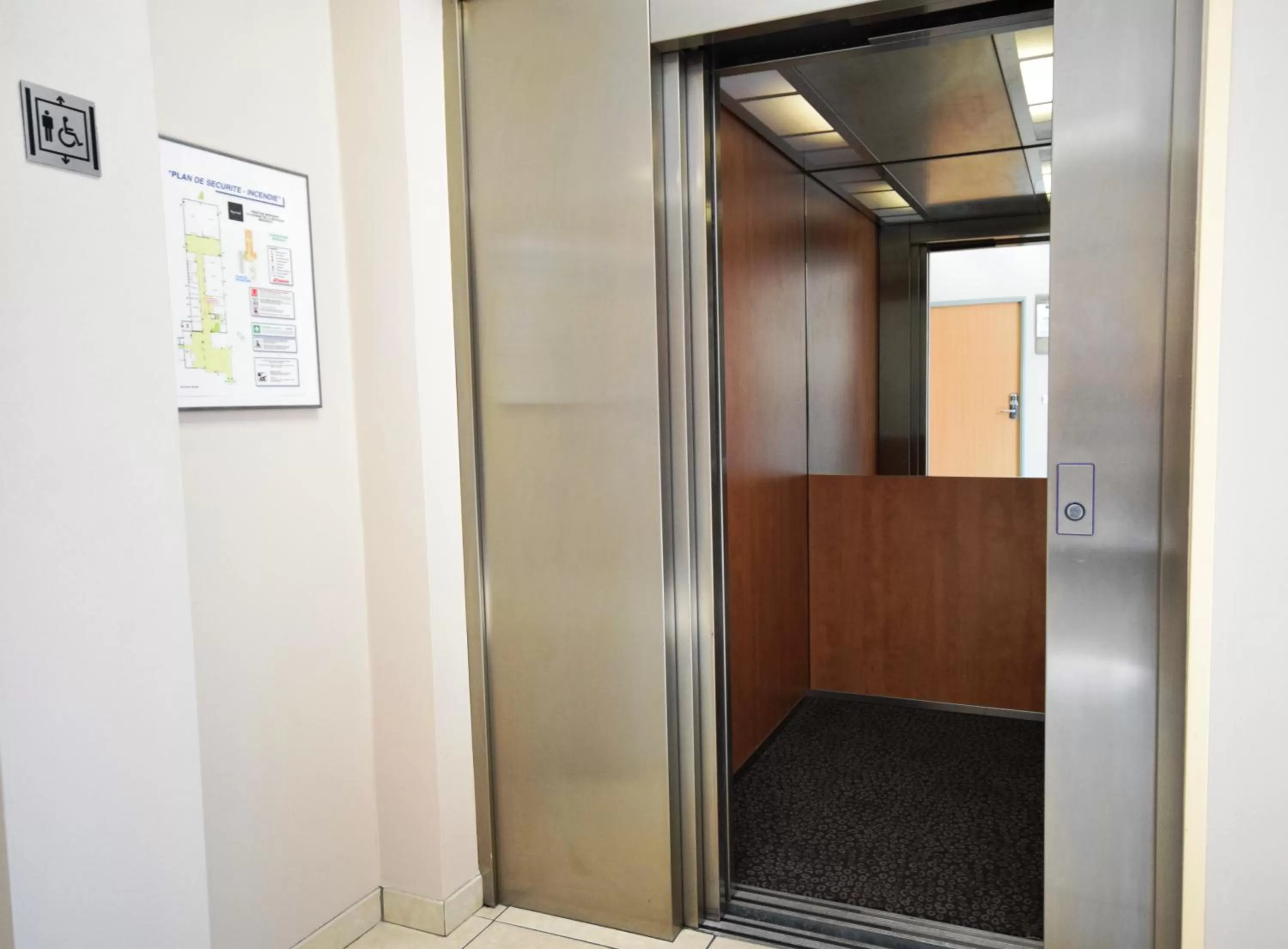 Area and facilities in Kyriad Prestige - Bordeaux Aeroport