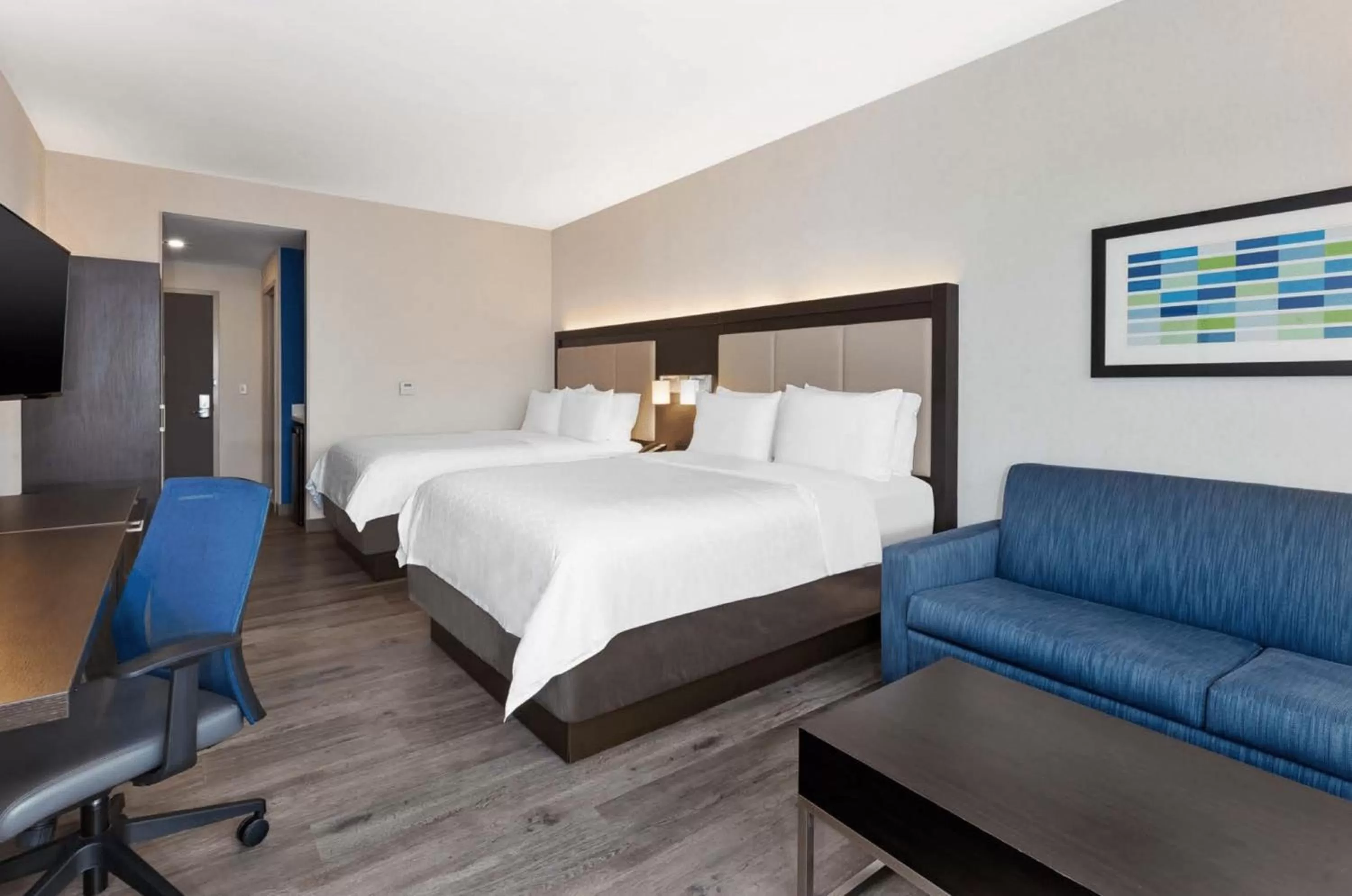 Photo of the whole room, Bed in Holiday Inn Express & Suites Jersey City - Holland Tunnel by IHG