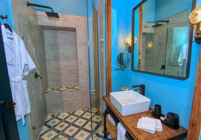 Antigua Trece Hotel Fusión