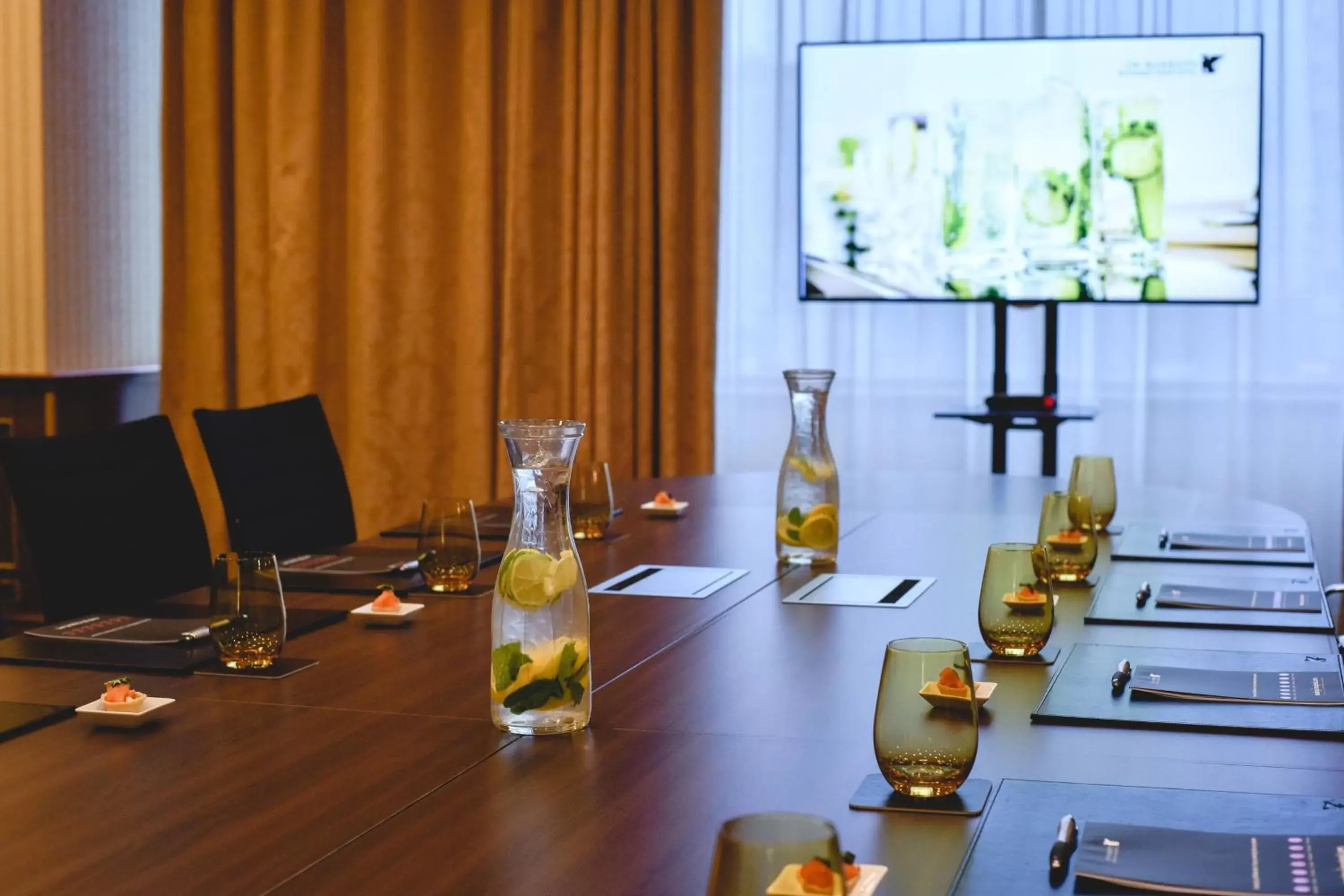 Meeting/conference room, Restaurant/Places to Eat in JW Marriott Bucharest Grand Hotel
