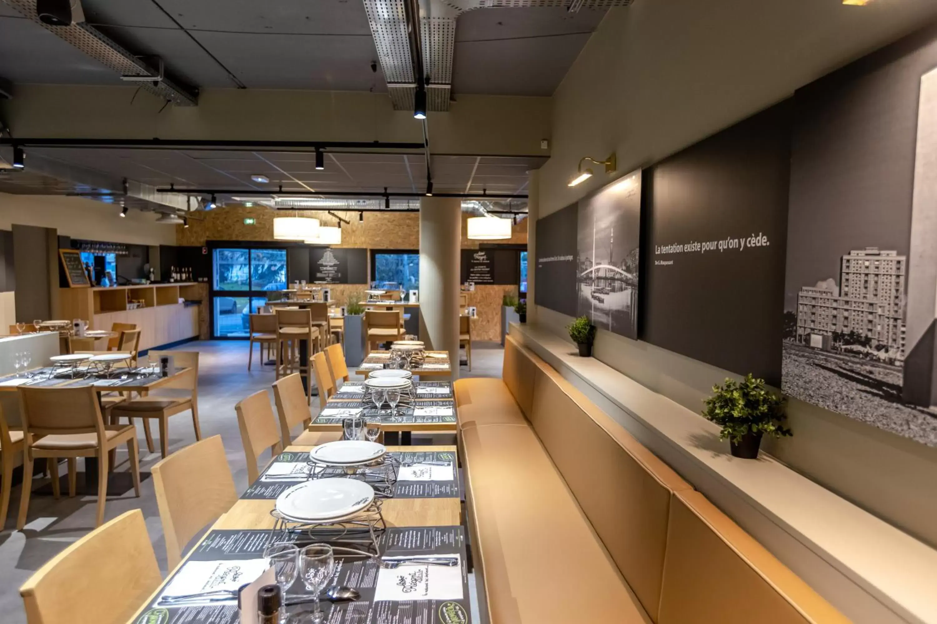 Restaurant/Places to Eat in Birgit Hôtel Le Havre Centre