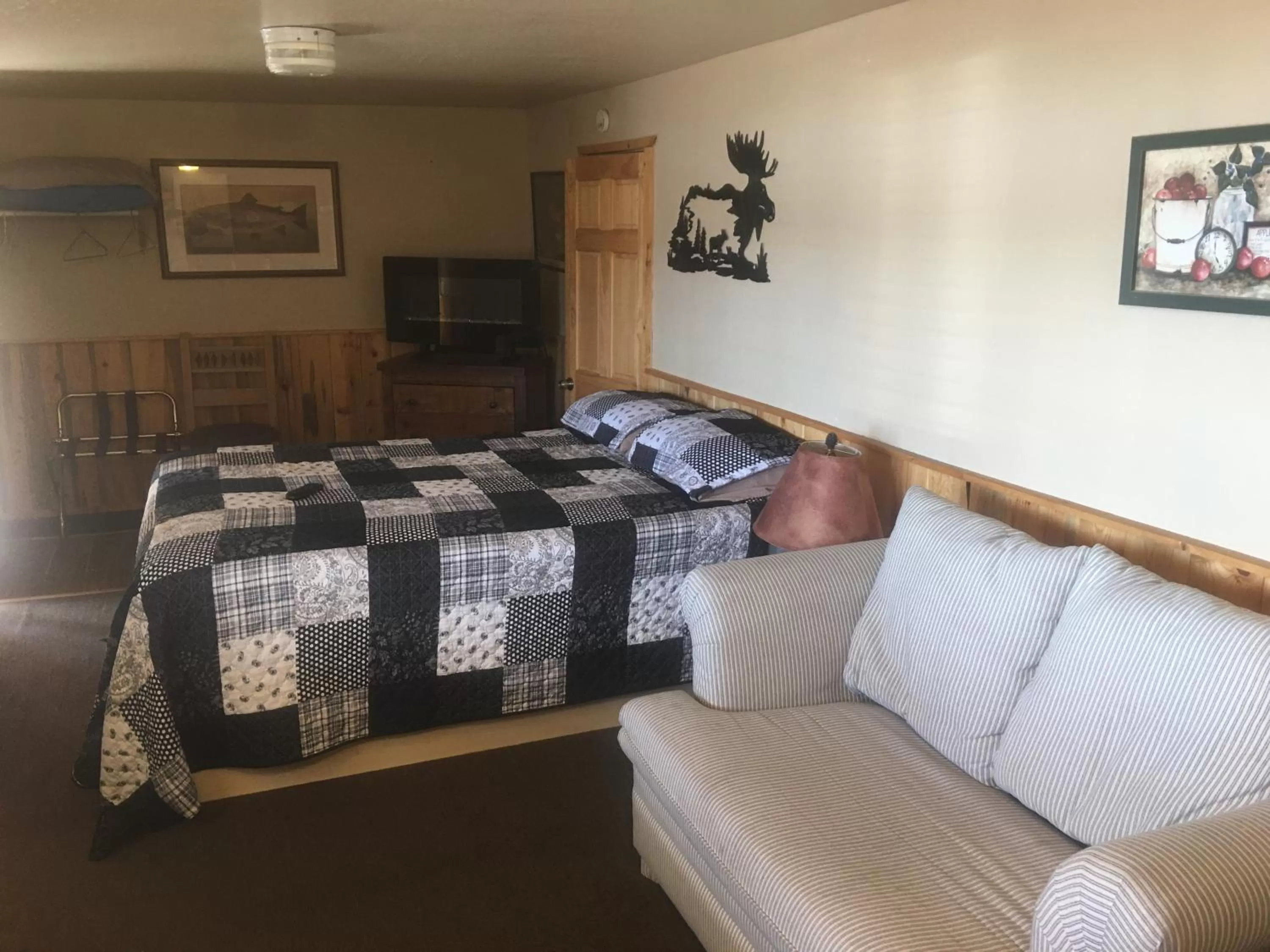 Bed in Rainbows End Fishing Resort