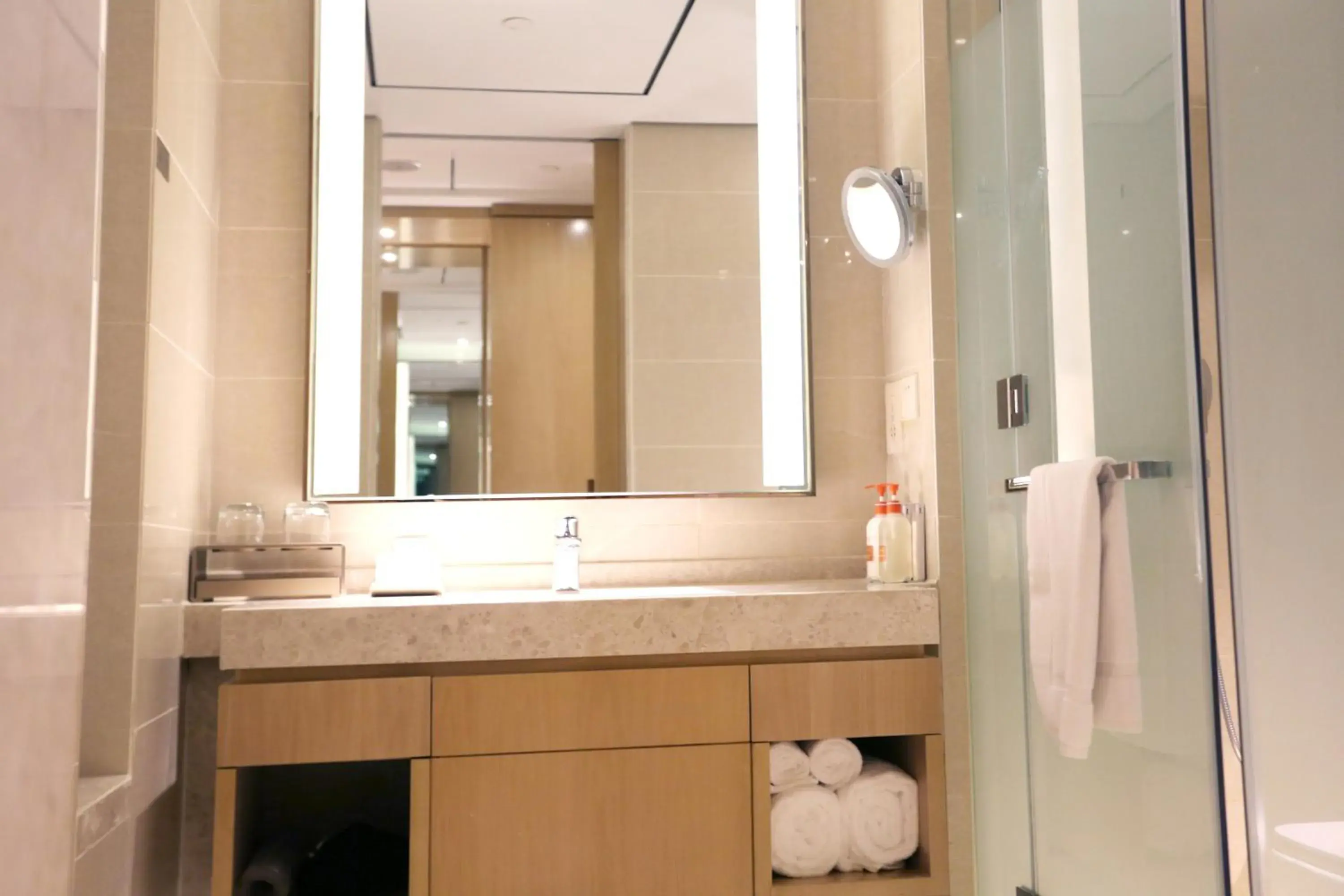 Photo of the whole room, Bathroom in Crowne Plaza Hefei Rongqiao, an IHG Hotel