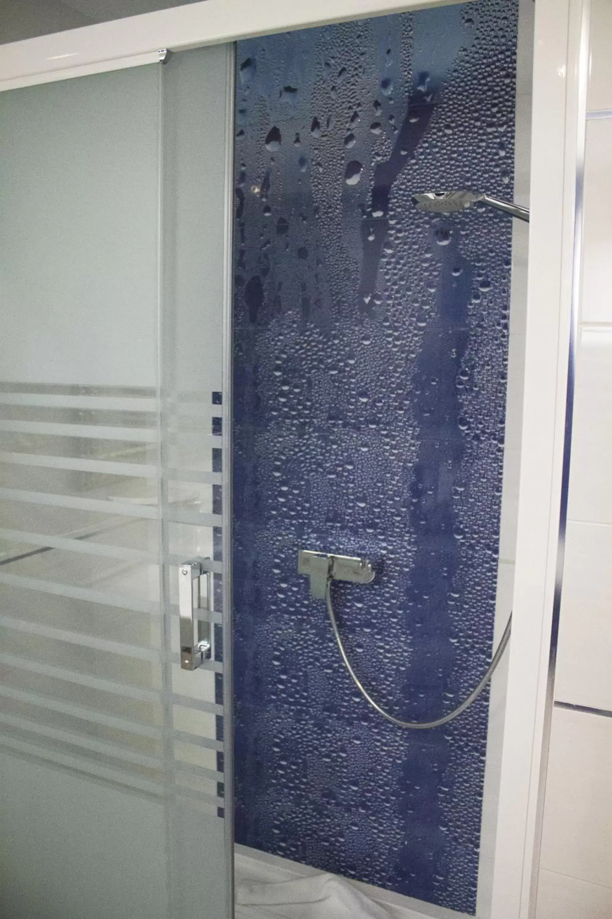 Shower, Bathroom in Hotel Infante Antequera