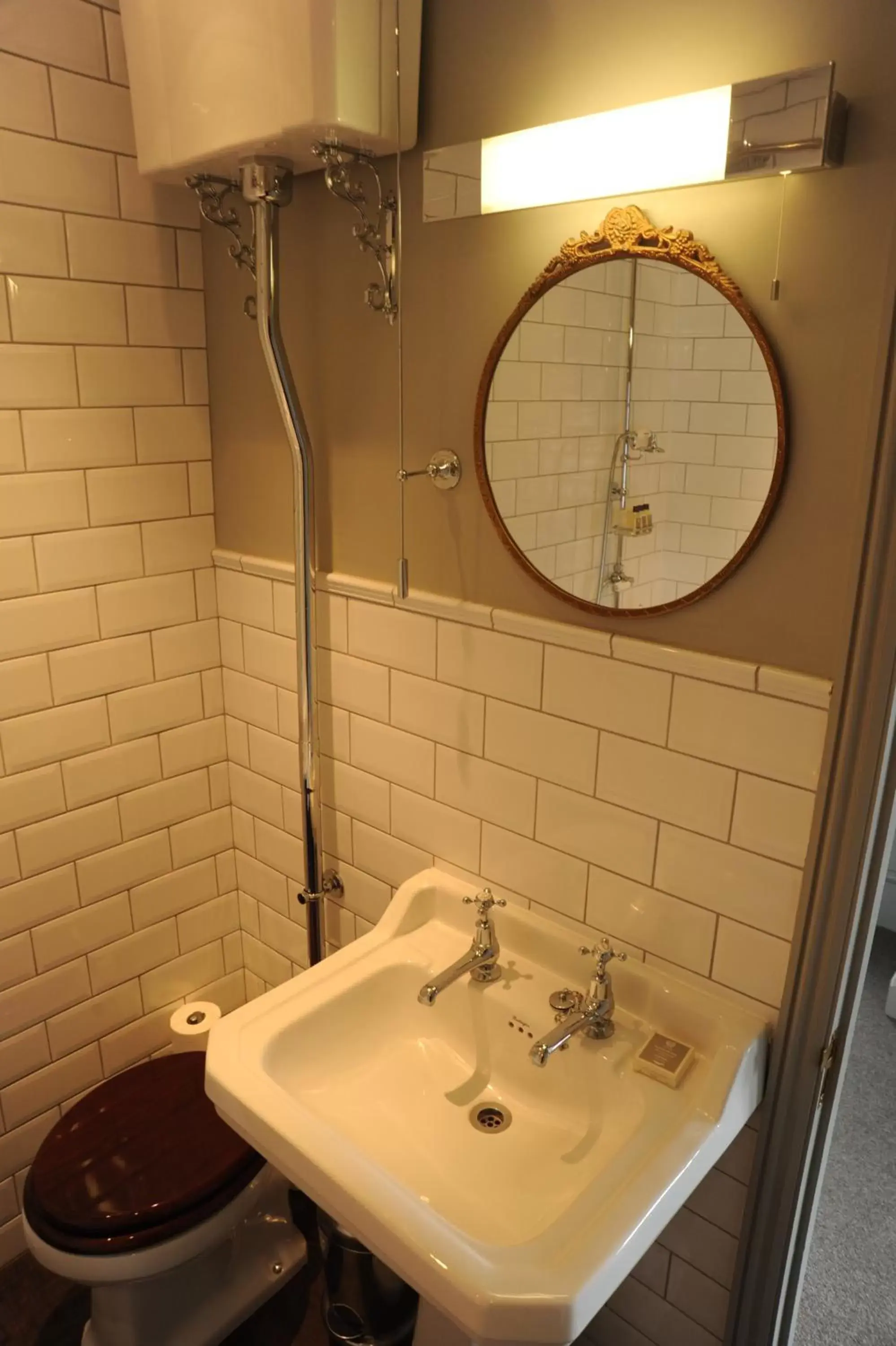 Toilet, Bathroom in The Tunbridge Wells Hotel