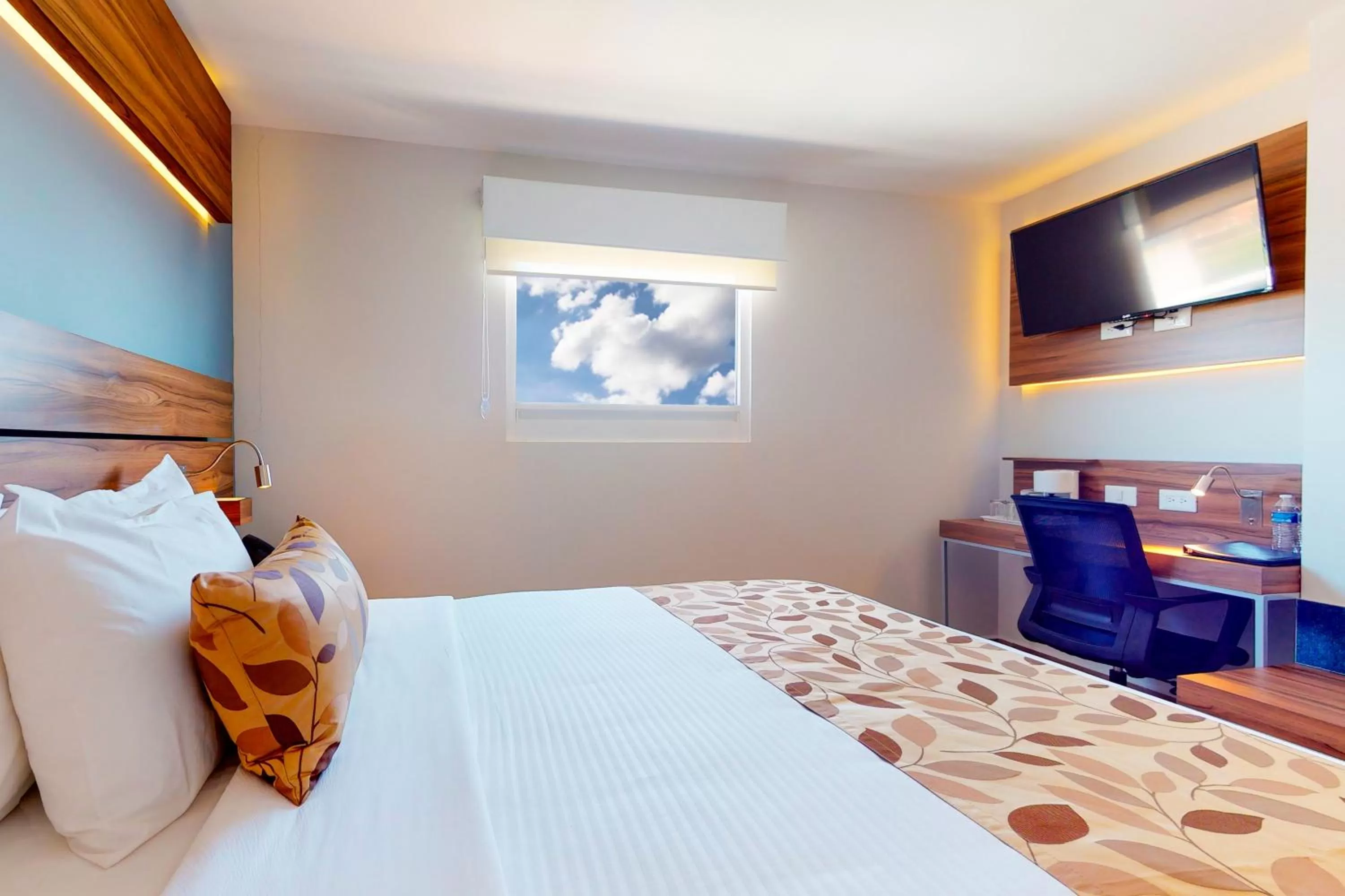 Coffee/tea facilities, Bed in Sleep Inn Queretaro