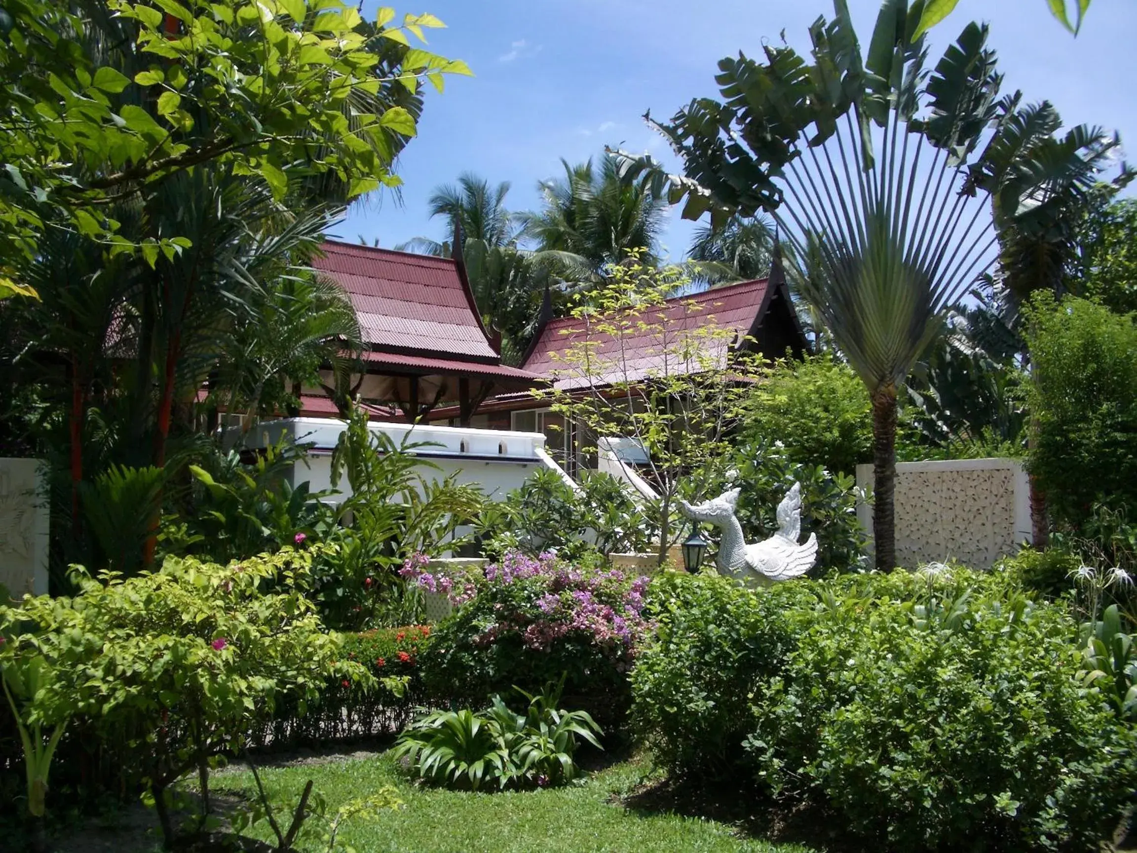 Property building in Ban Kaew Villas Property building in Ban Kaew Villas