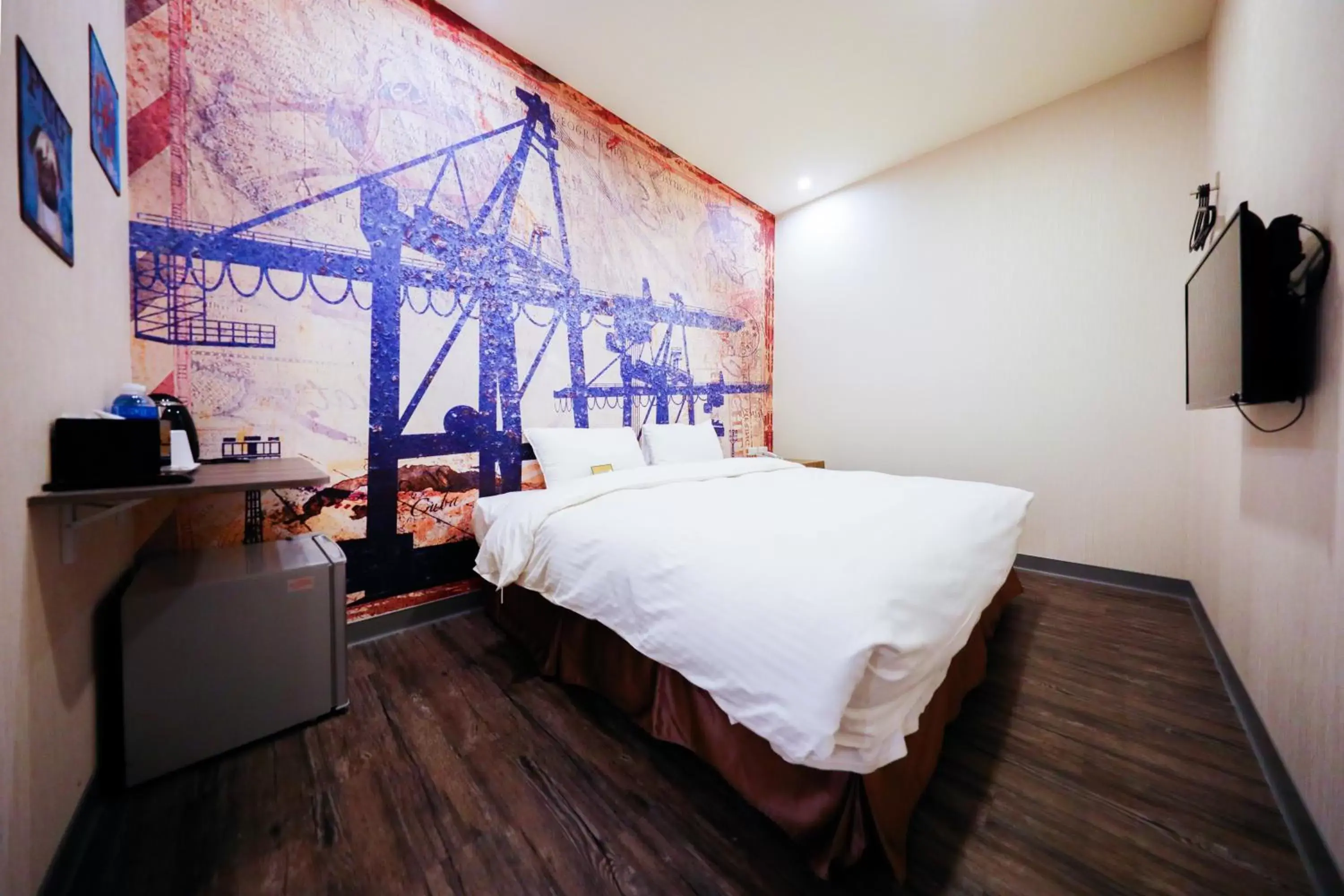 Photo of the whole room, Bed in Skyone Hotel