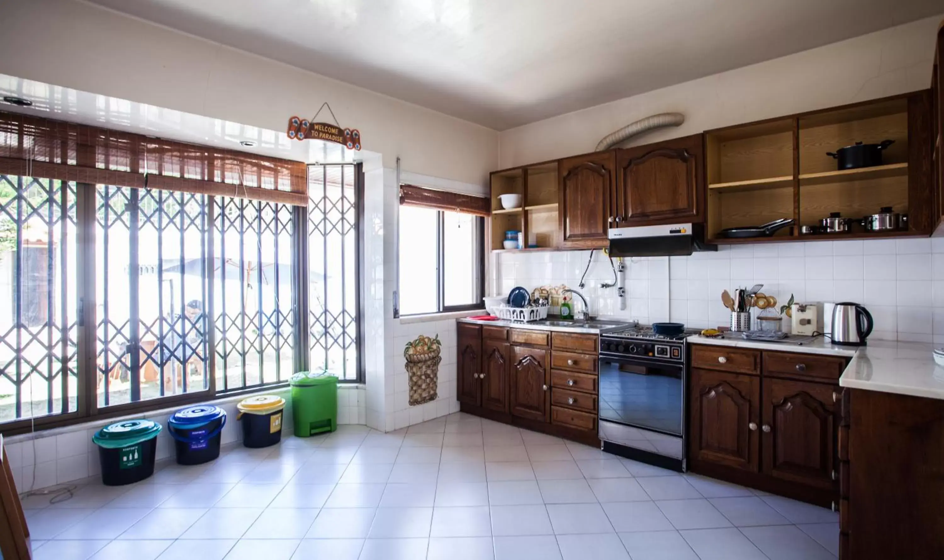 Communal kitchen, Kitchen/Kitchenette in Lisbon Surf Villa