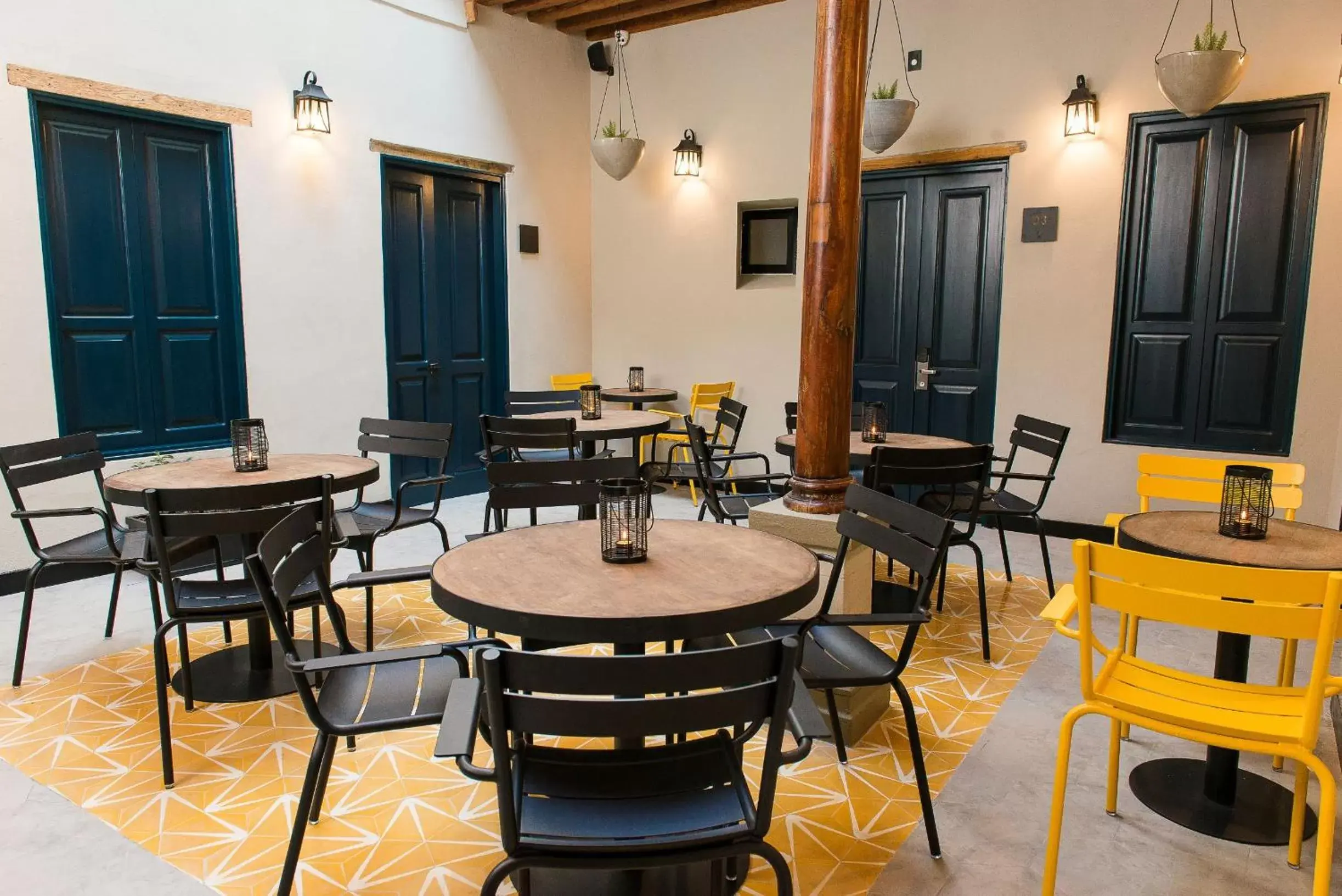 Restaurant/Places to Eat in Antigua Trece Hotel Fusión