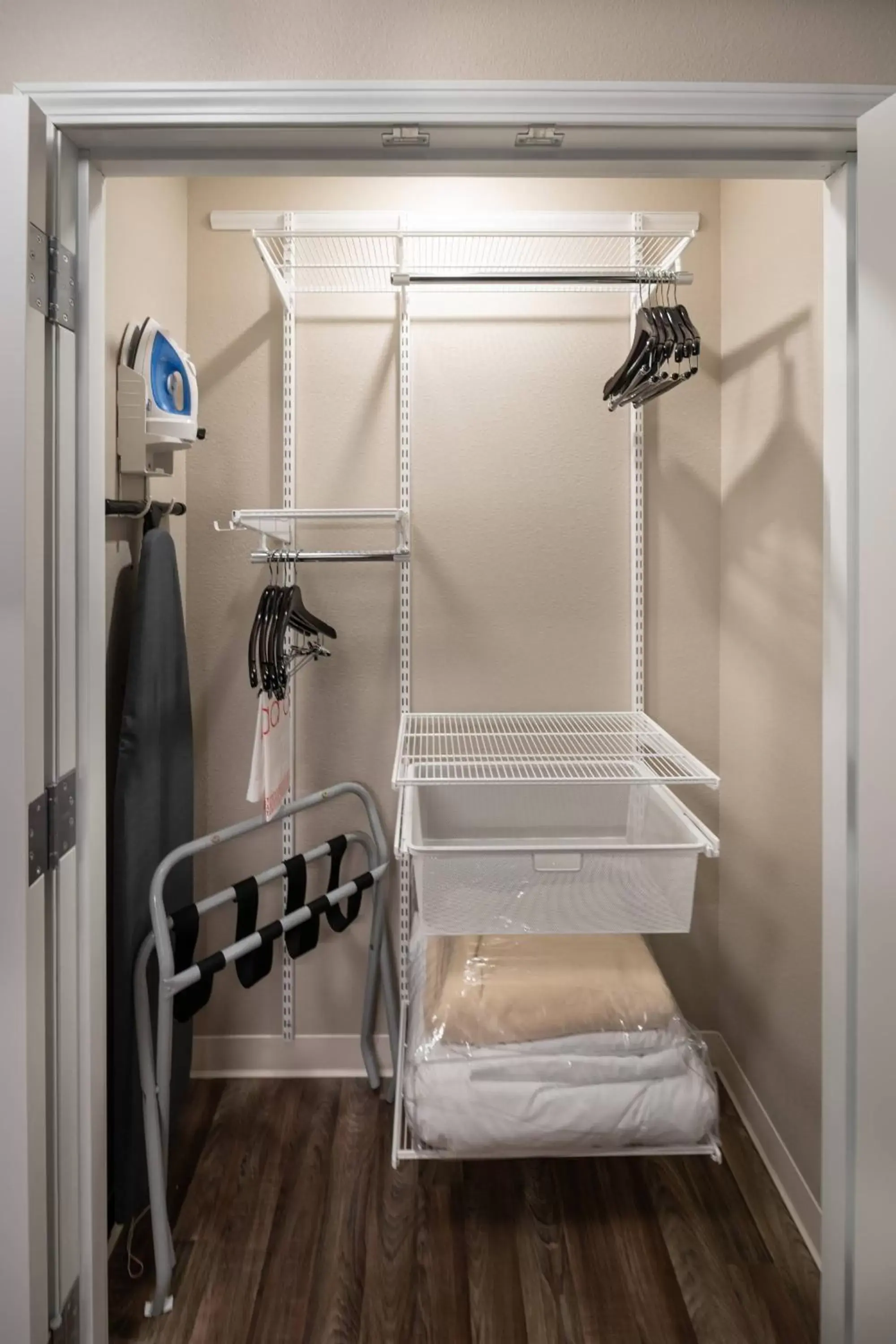 Bedroom, Bathroom in TownePlace Suites by Marriott Milwaukee Oak Creek