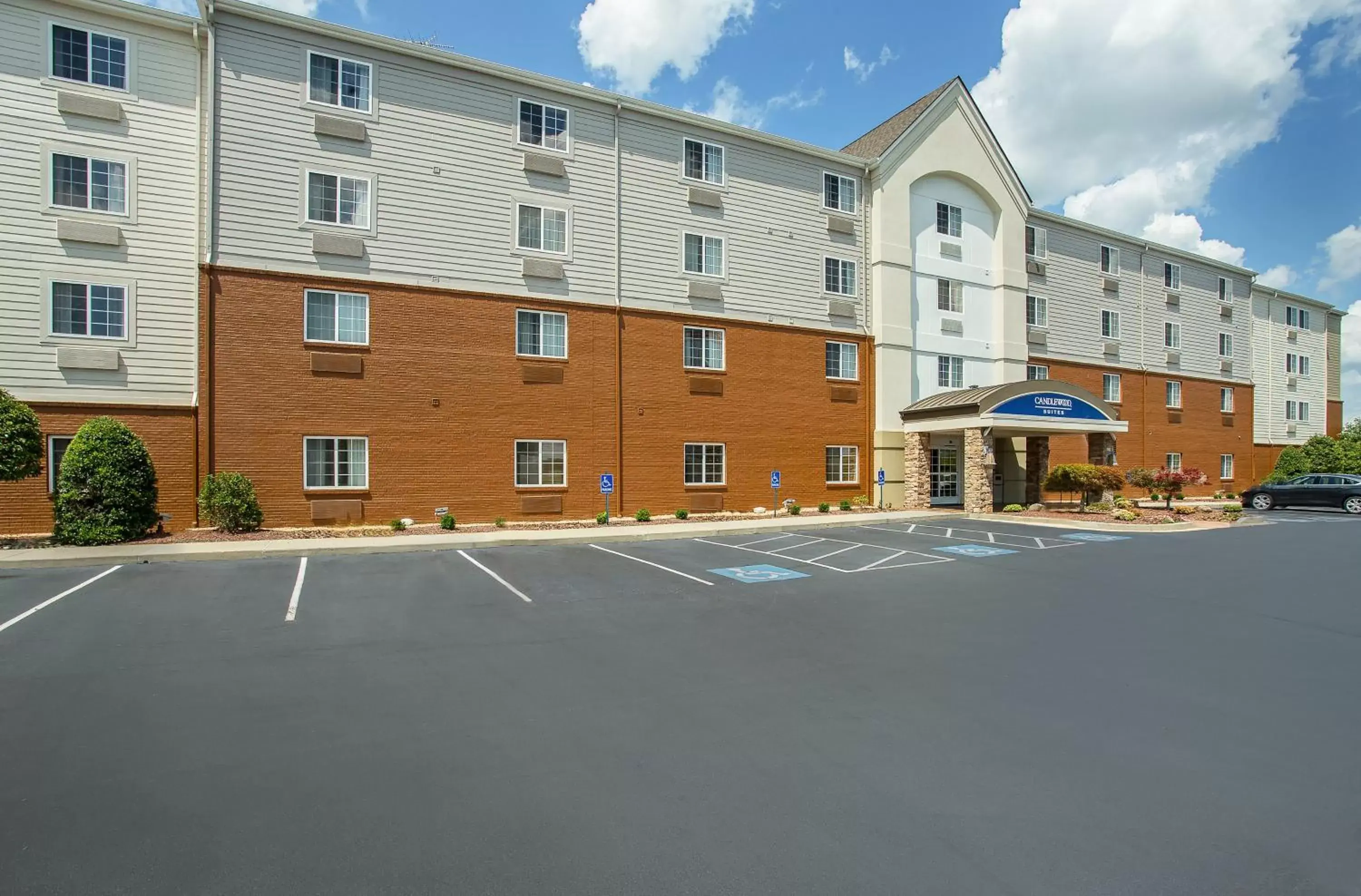 Property Building in Candlewood Suites Bowling Green, an IHG Hotel