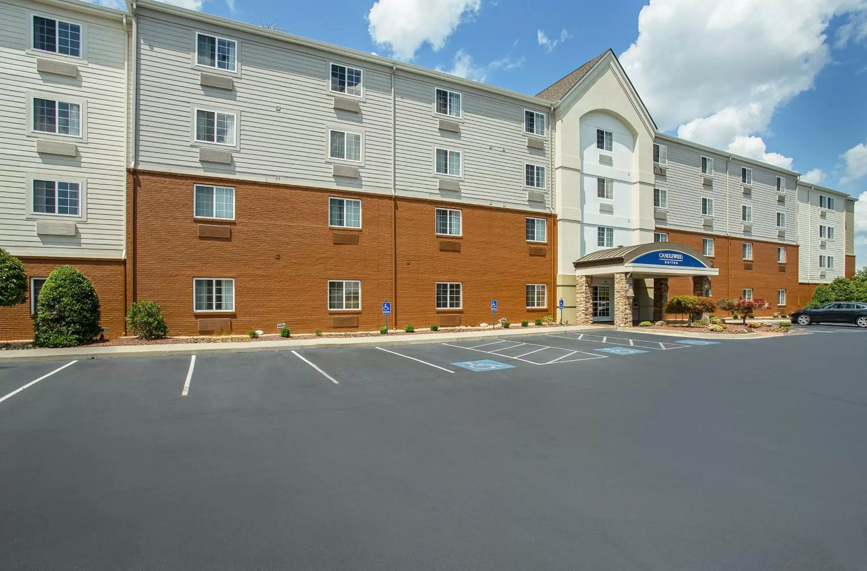 Property building in Candlewood Suites Bowling Green by IHG Property building in Candlewood Suites Bowling Green by IHG