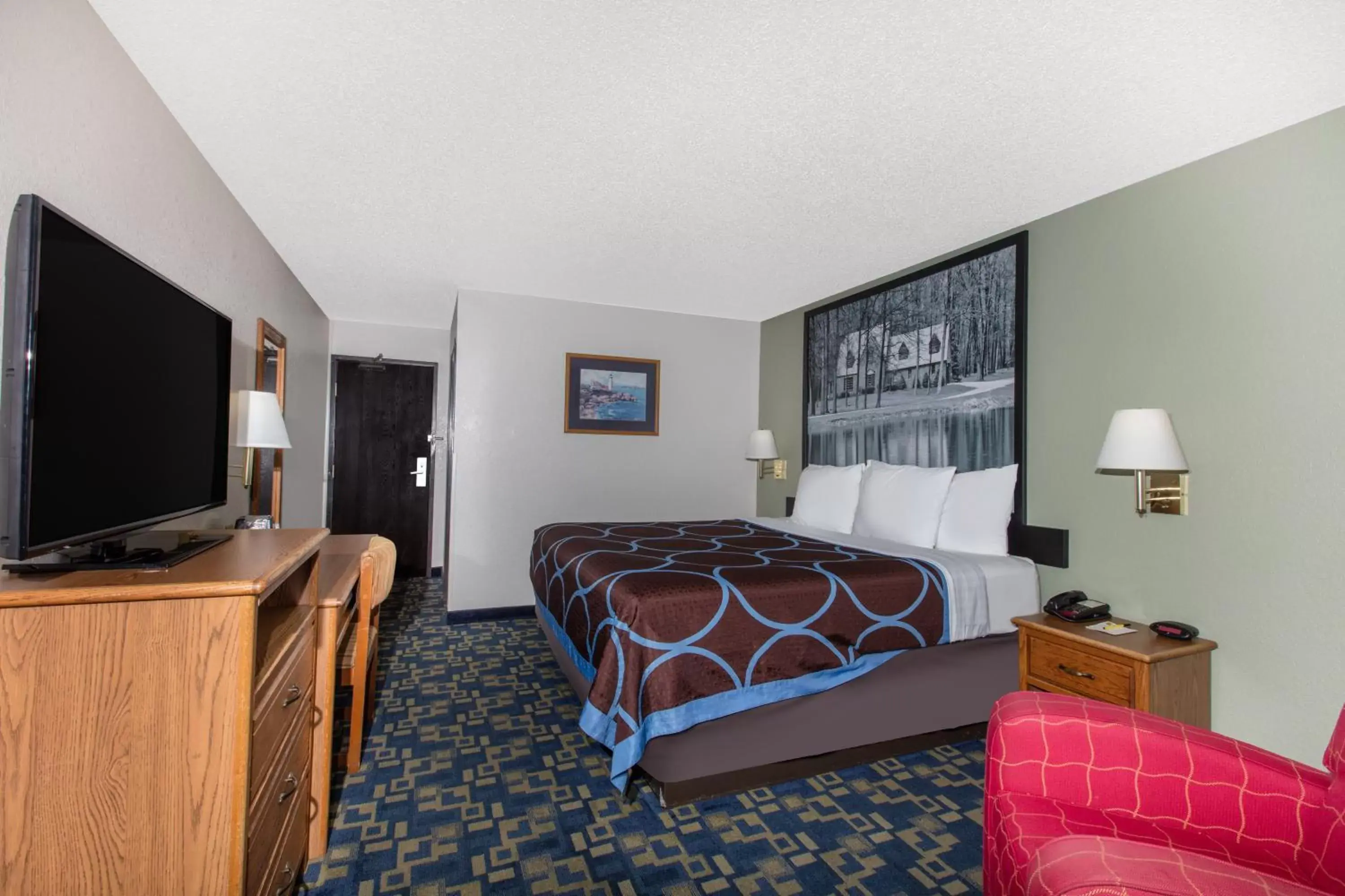 Photo of the whole room, Bed in Super 8 by Wyndham Aberdeen MD