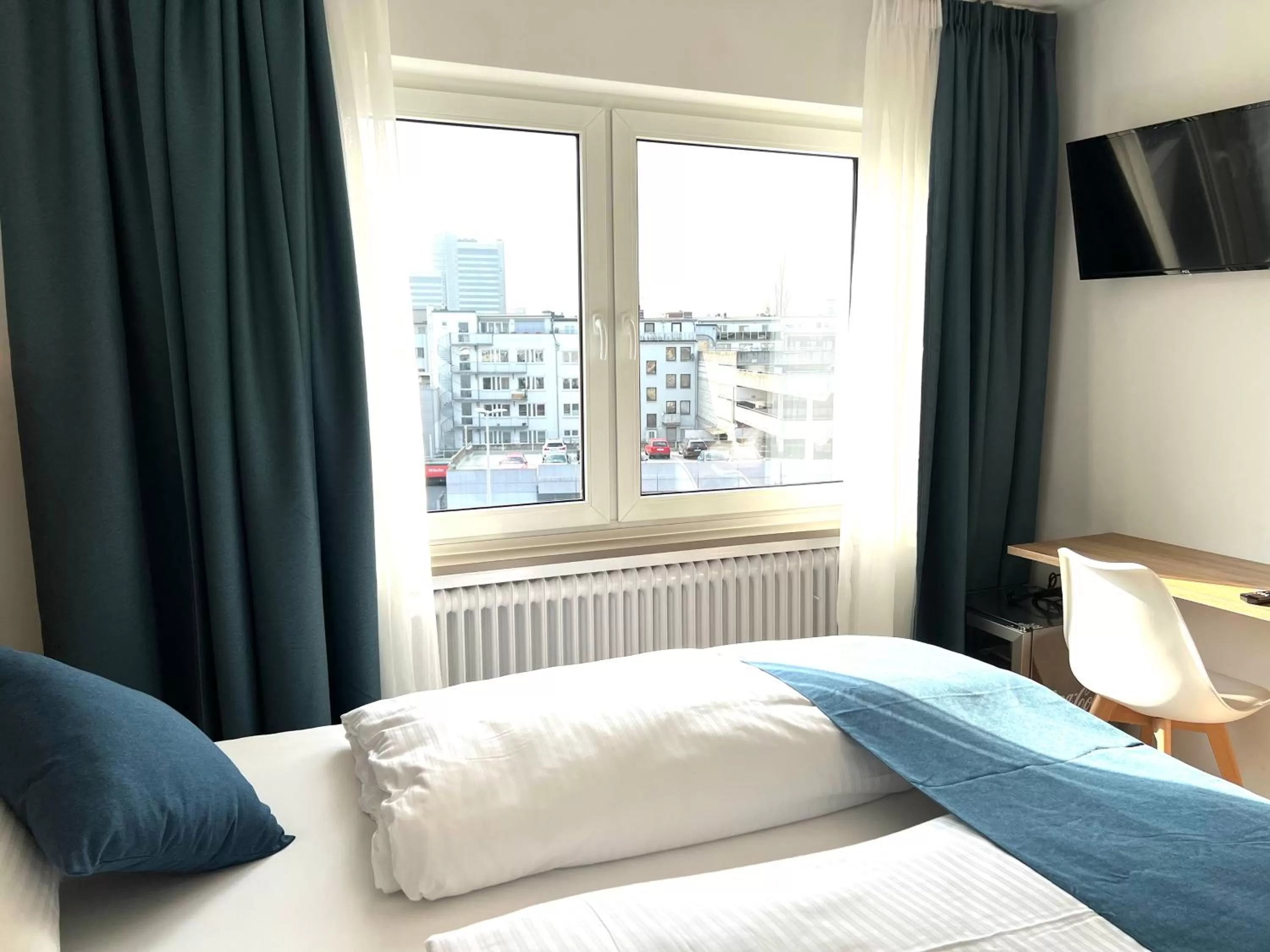 City view, Bed in Hotel 83