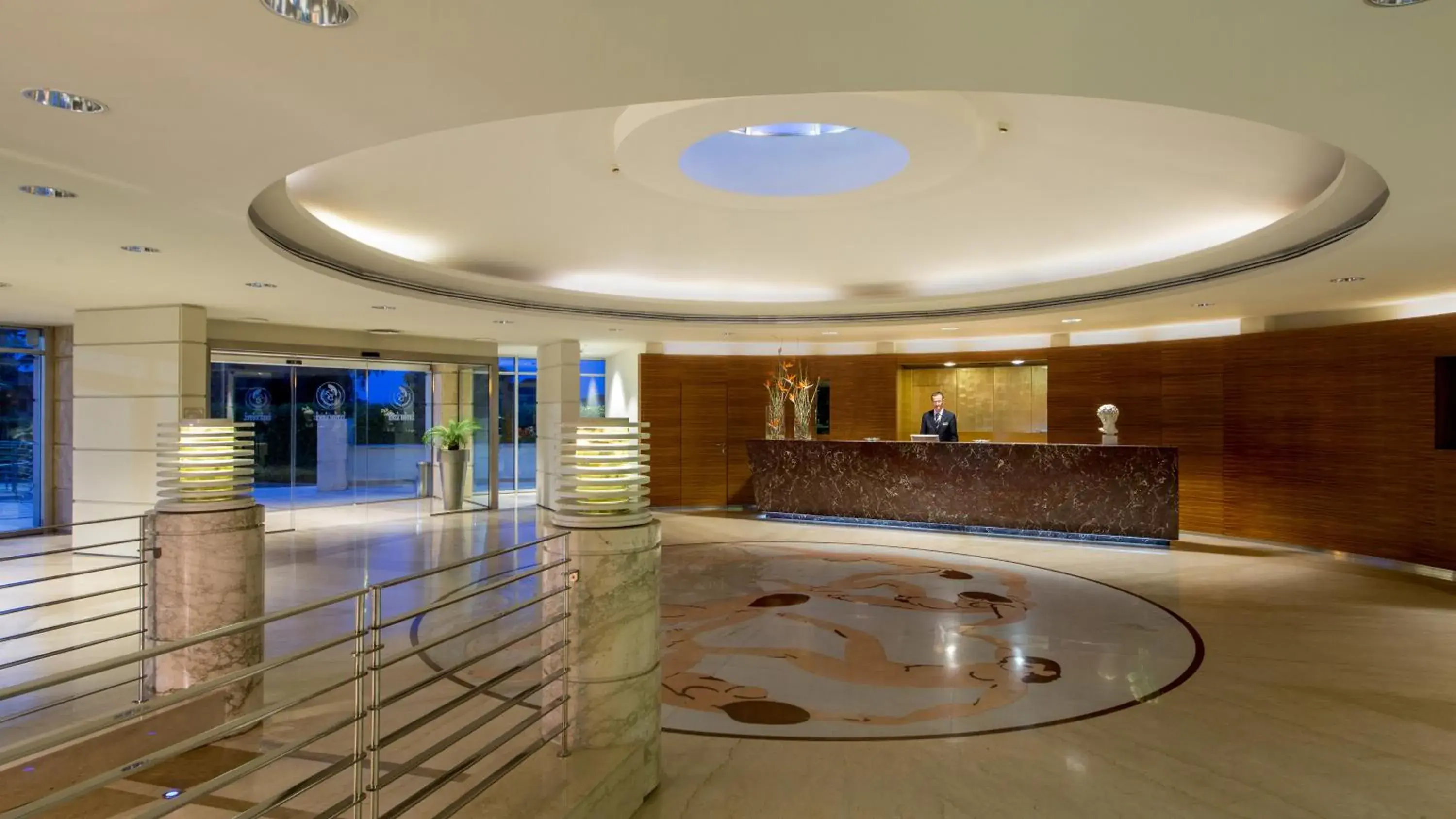 Lobby or reception, Swimming Pool in Enea Hotel Aprilia