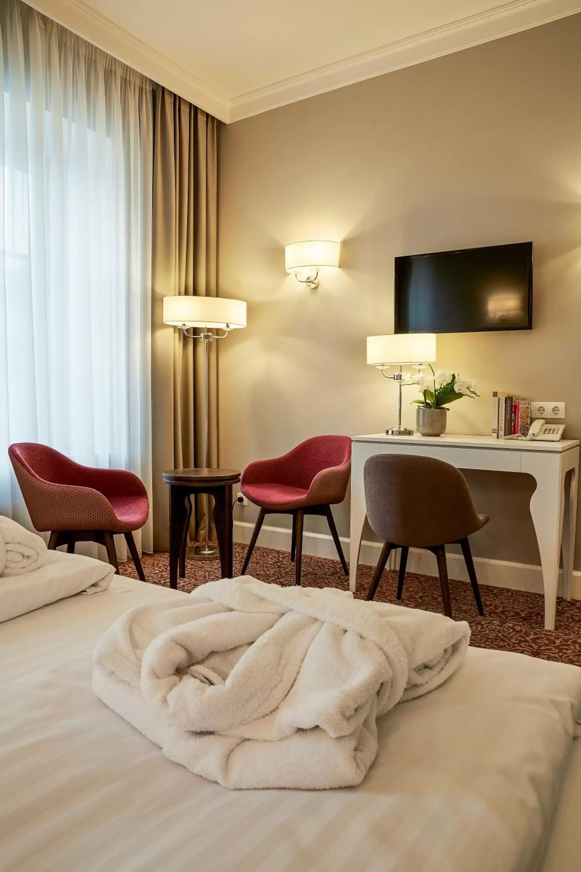 TV and multimedia, Bed in Ratonda Centrum Hotels