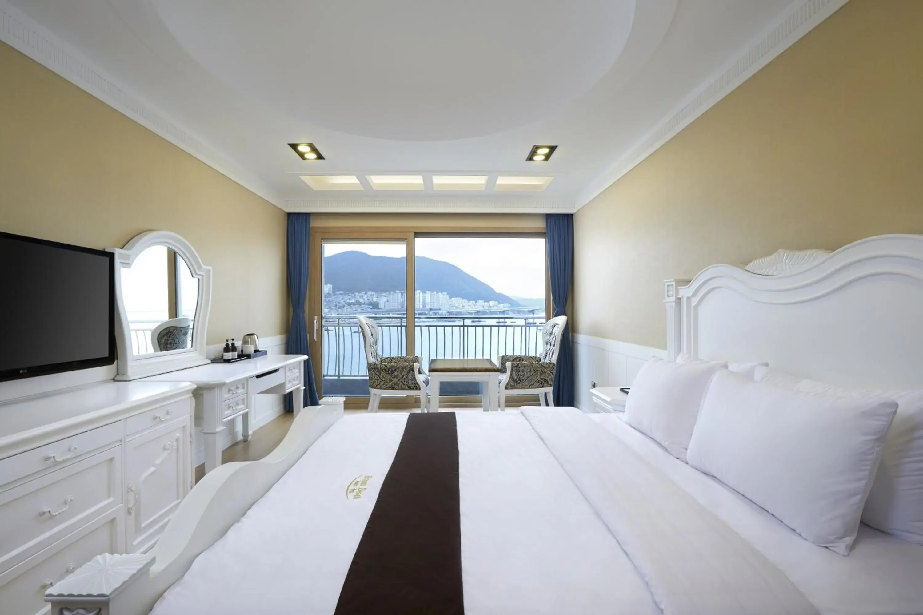 Bed in Busan Beach Hotel Busan Songdo Bed in Busan Beach Hotel Busan Songdo