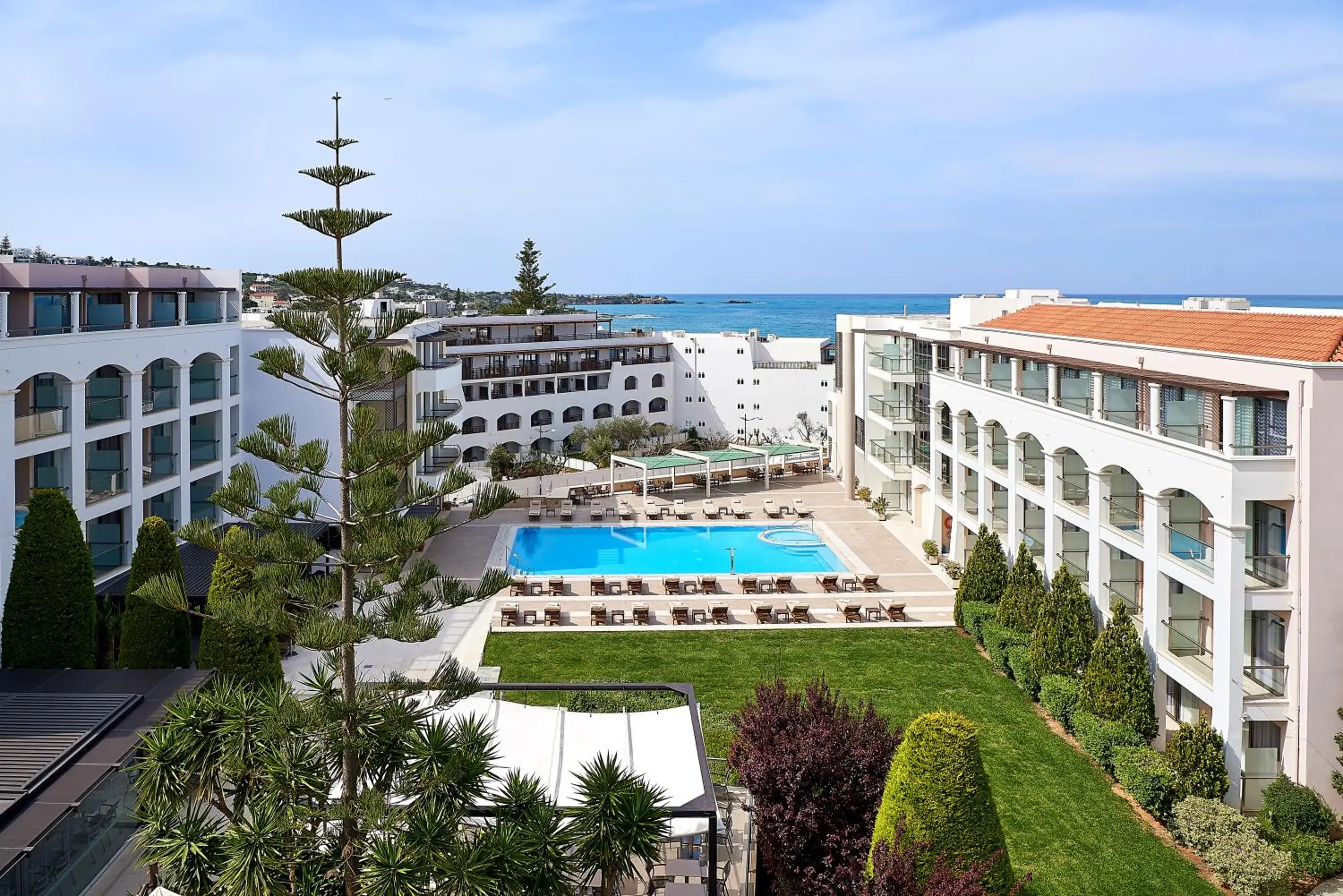 Garden, Pool View in Albatros Spa & Resort Hotel