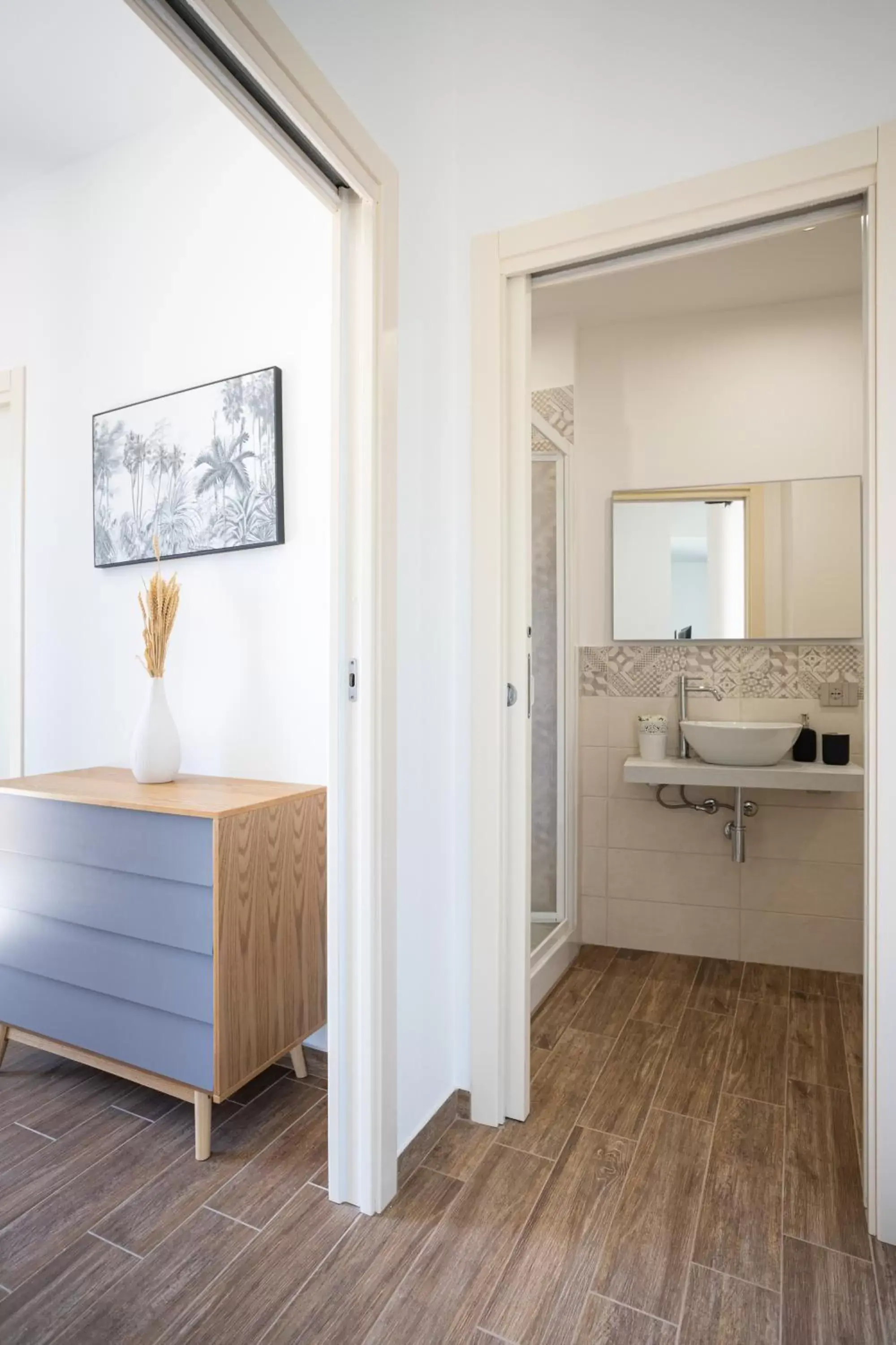 Shower, Bathroom in Palermo Blu - Multi Suite