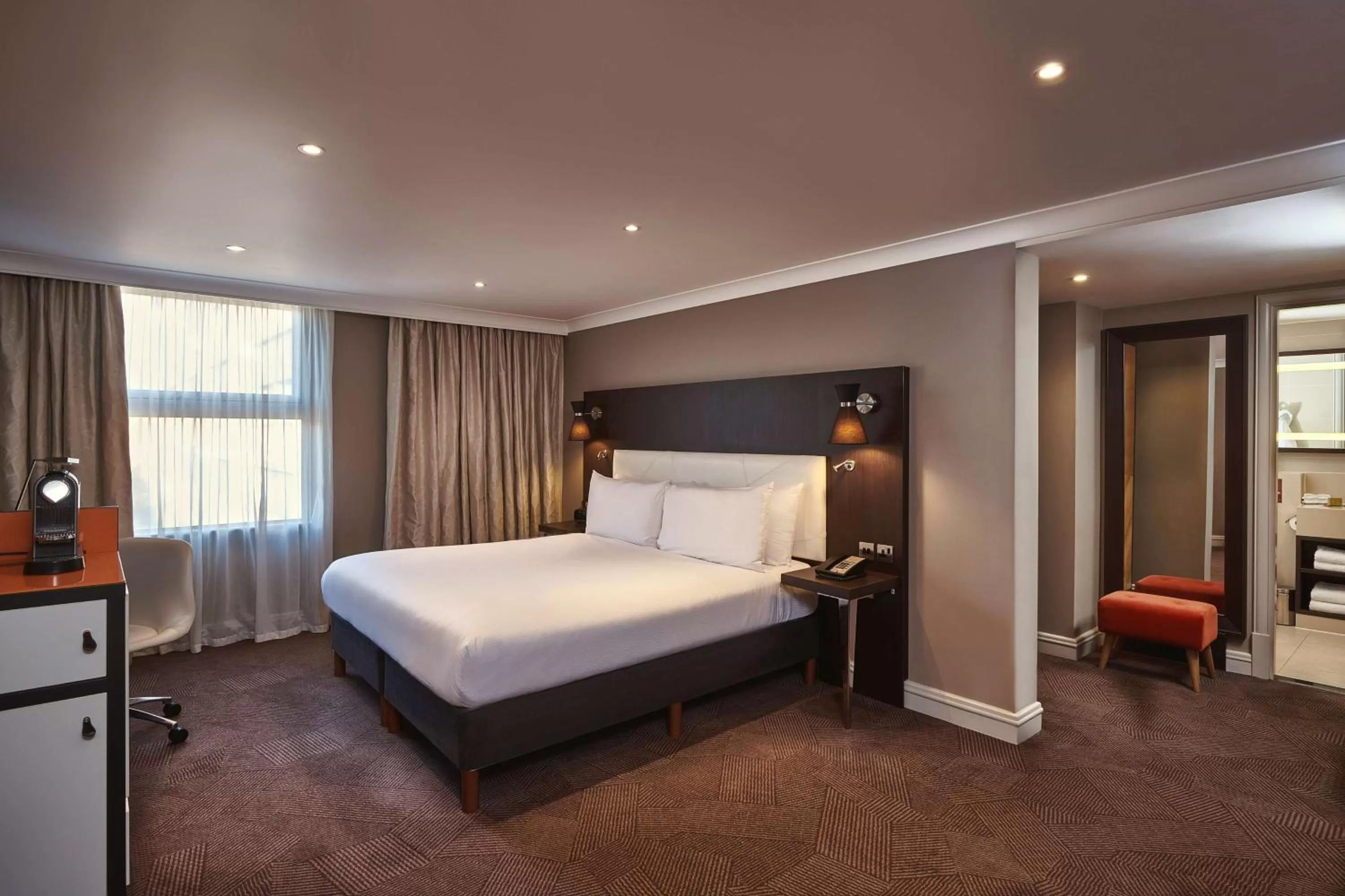 Bedroom, Bed in DoubleTree by Hilton London Ealing
