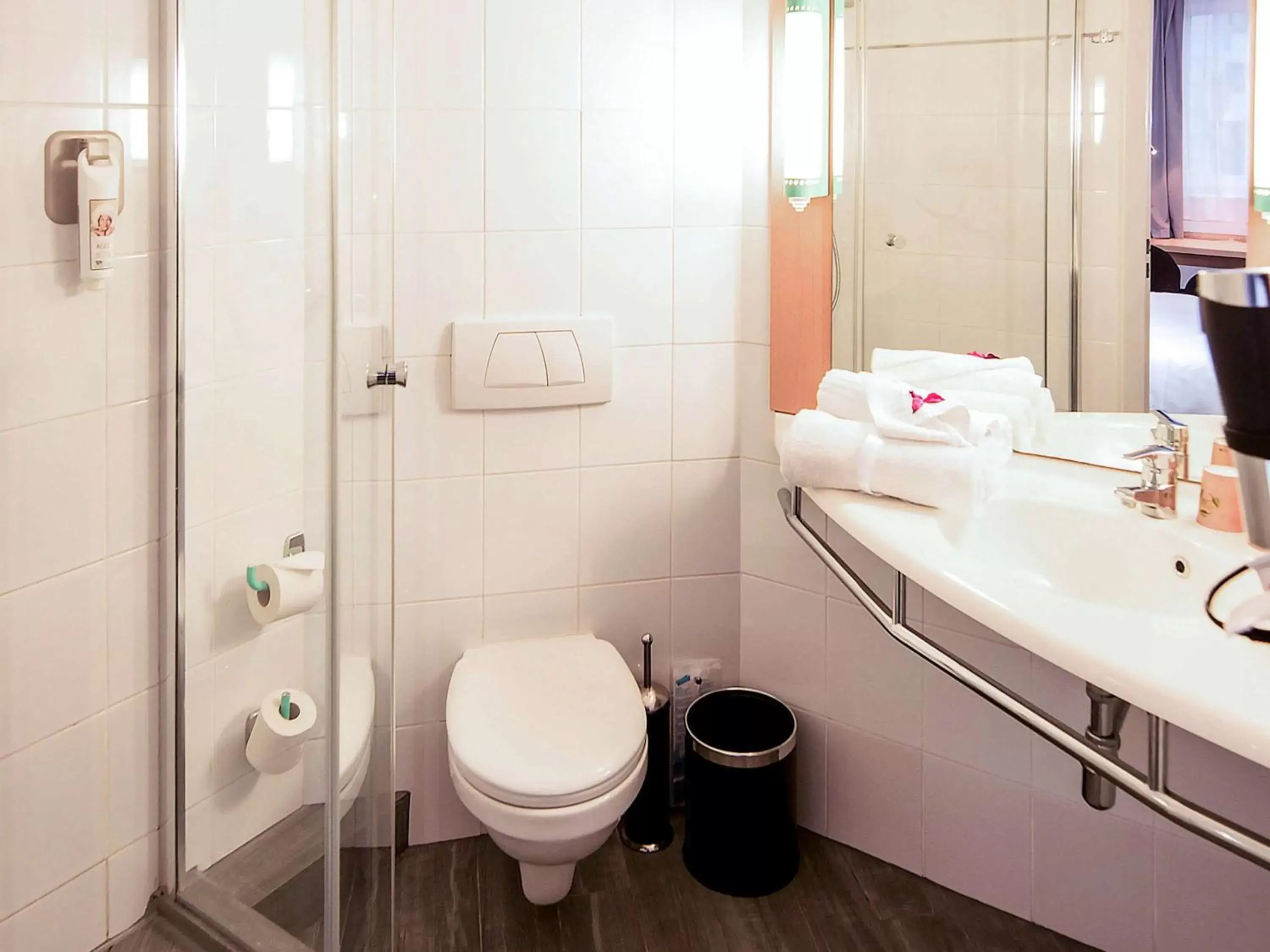 Photo of the whole room, Bathroom in Ibis Poznan Stare Miasto