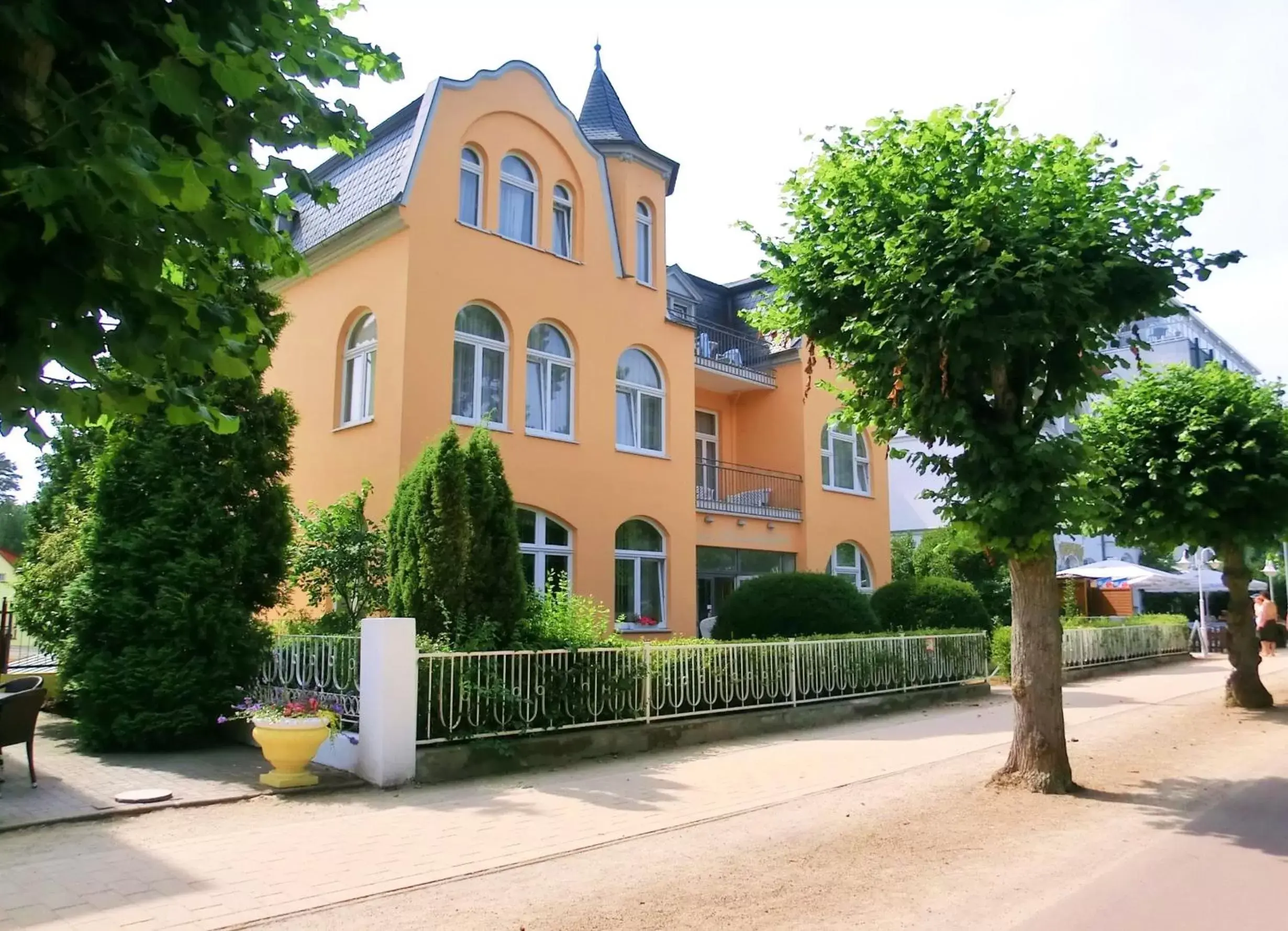 Facade/entrance, Property Building in Hotel Villa Strandrose