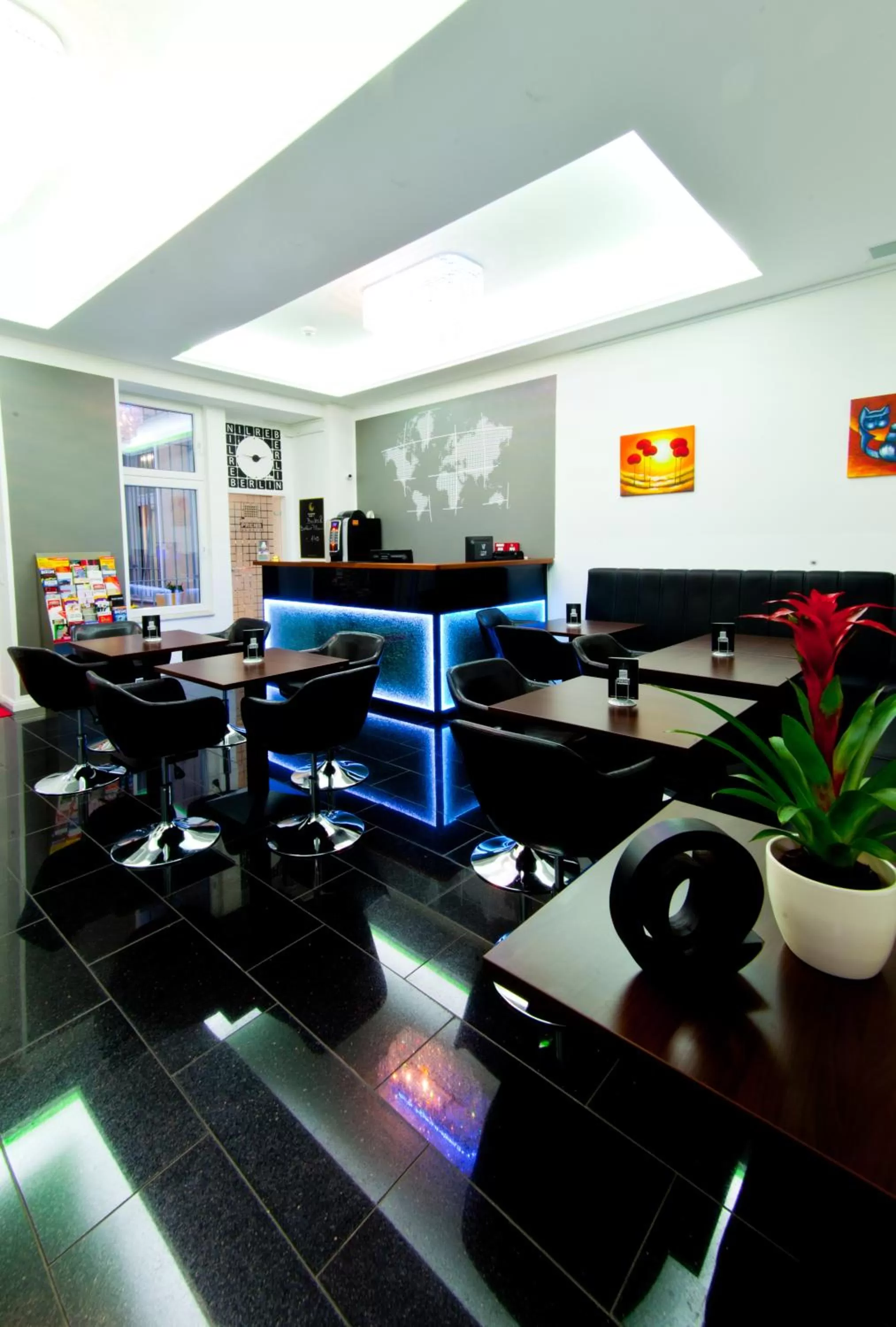 Restaurant/places to eat in Hotel Prens Berlin