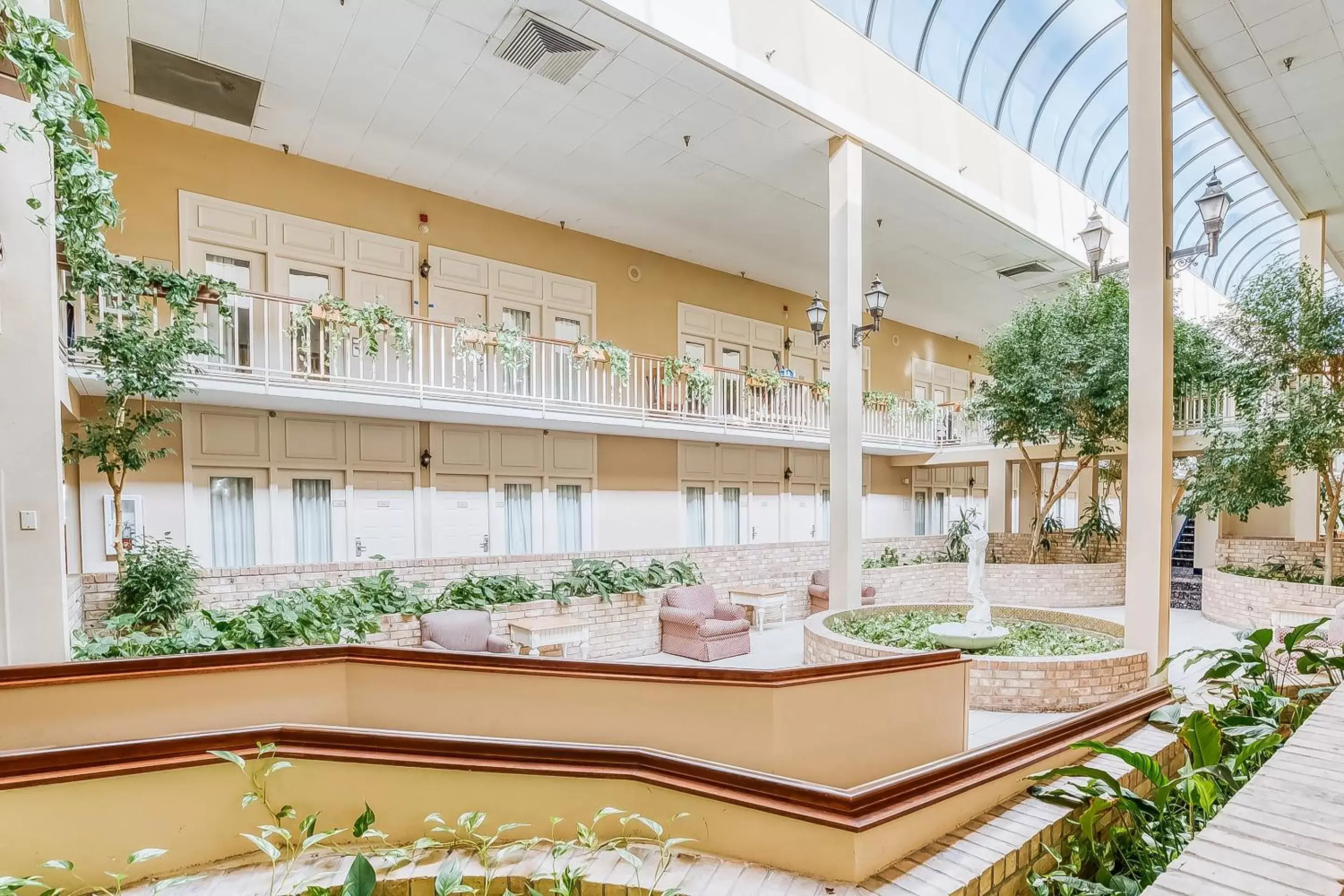 Lobby or reception, Swimming Pool in OYO Hotel Monroe LA I-20