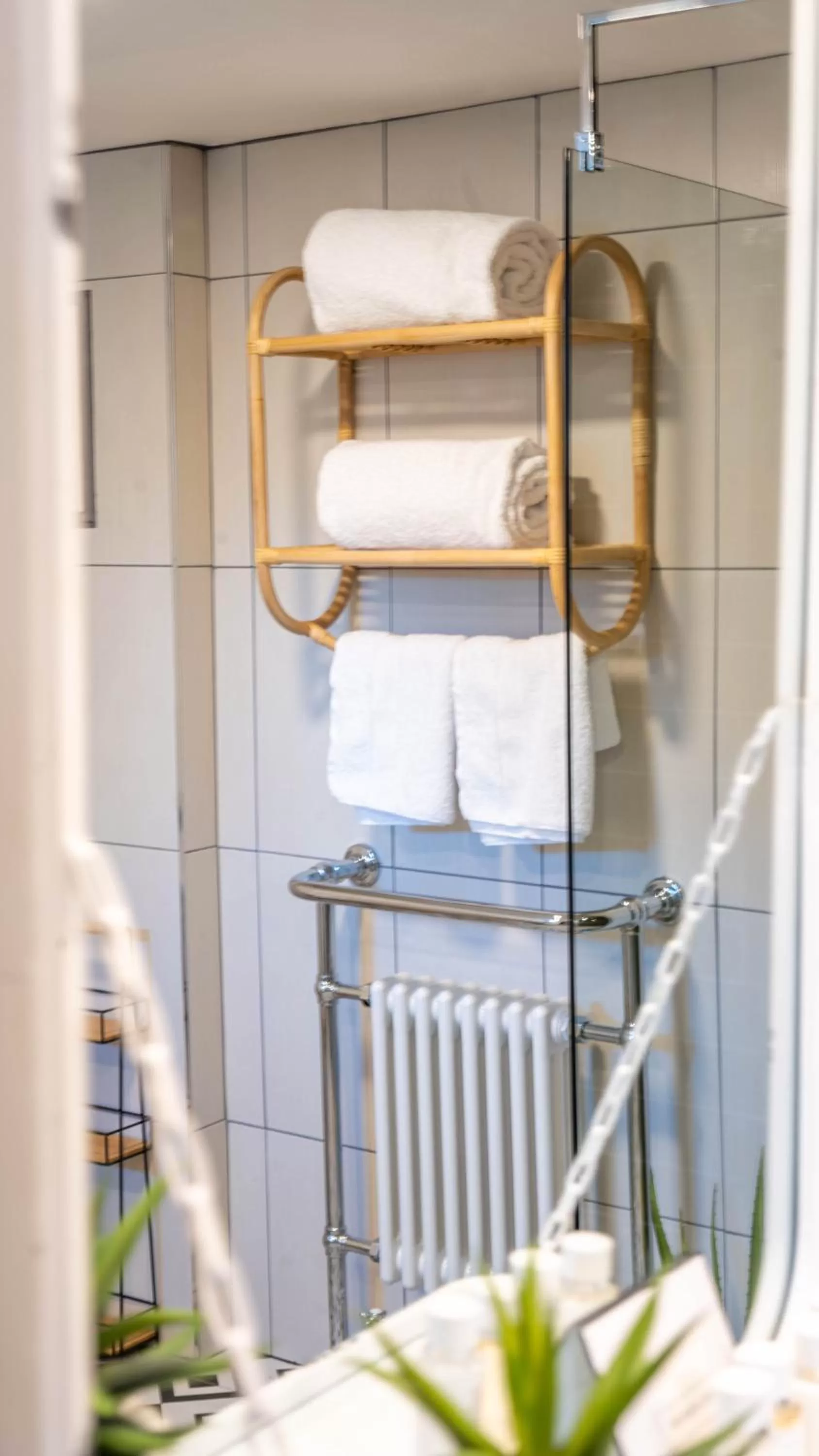 Bathroom in Hartford Hall on School Lane