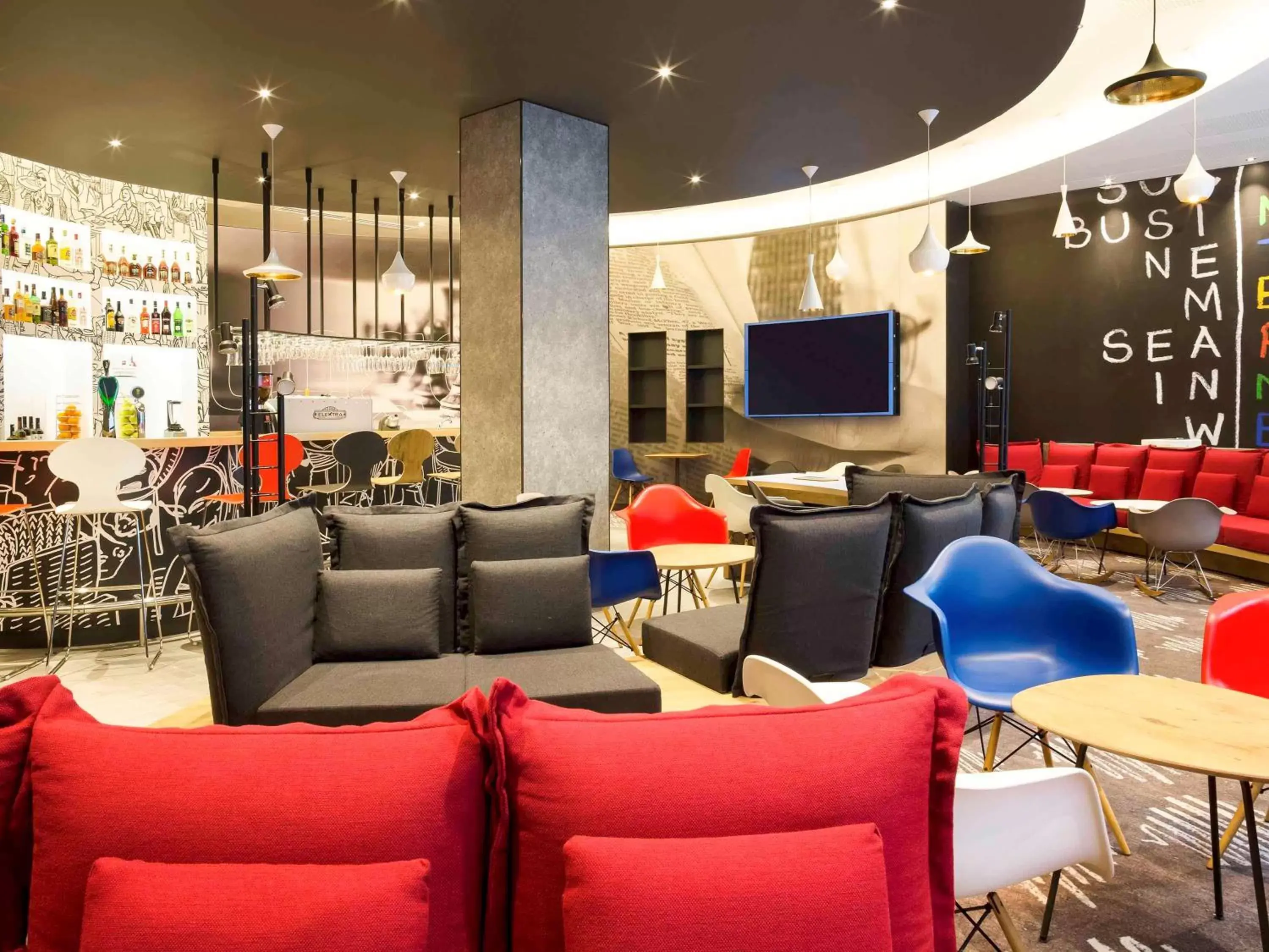 Property building, Lounge/Bar in ibis Yerevan Center