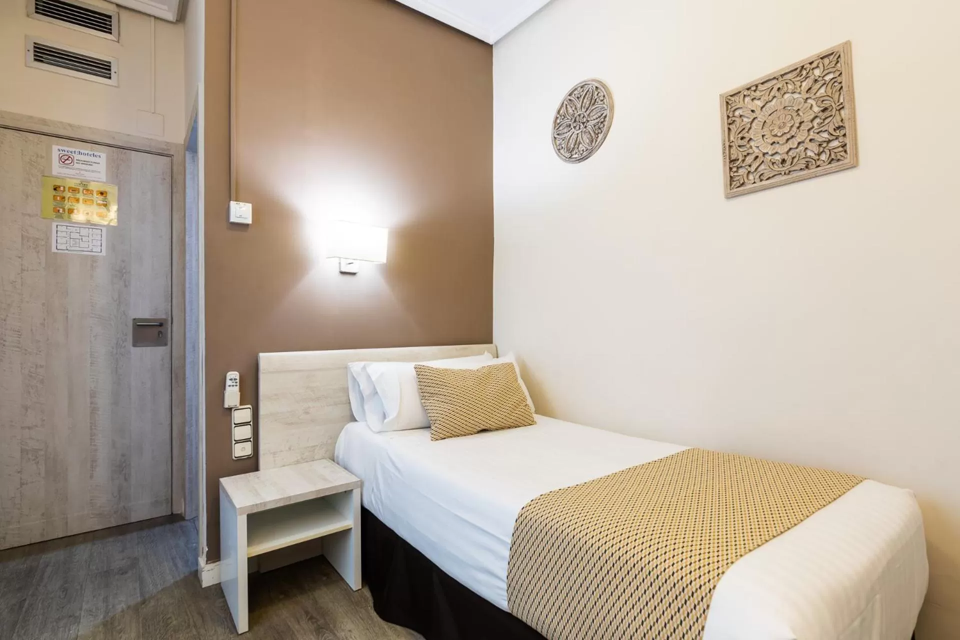 Photo of the whole room, Bed in Sweet Hotel Continental