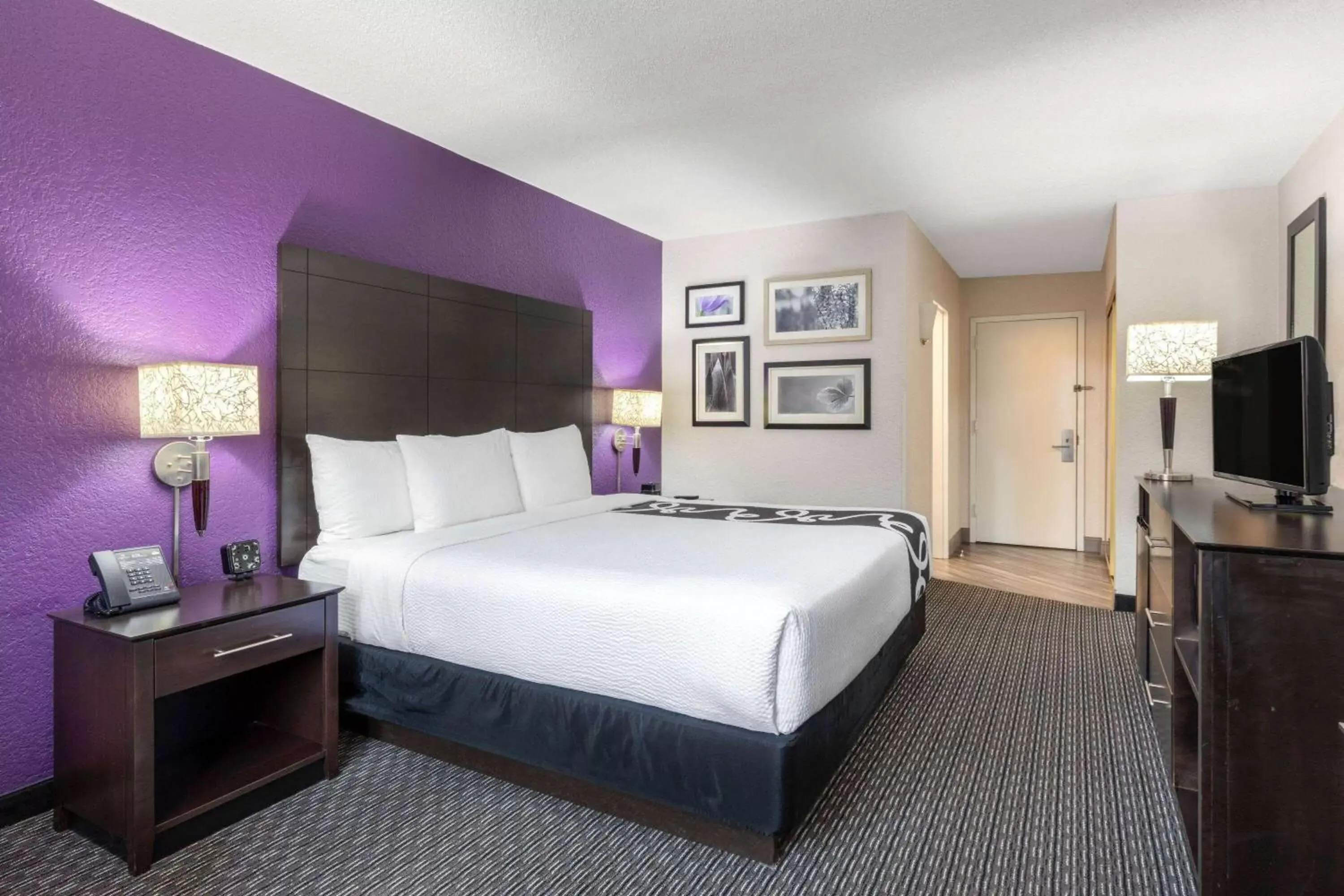 Photo of the whole room, Bed in La Quinta by Wyndham Clifton/Rutherford Photo of the whole room, Bed in La Quinta by Wyndham Clifton/Rutherford