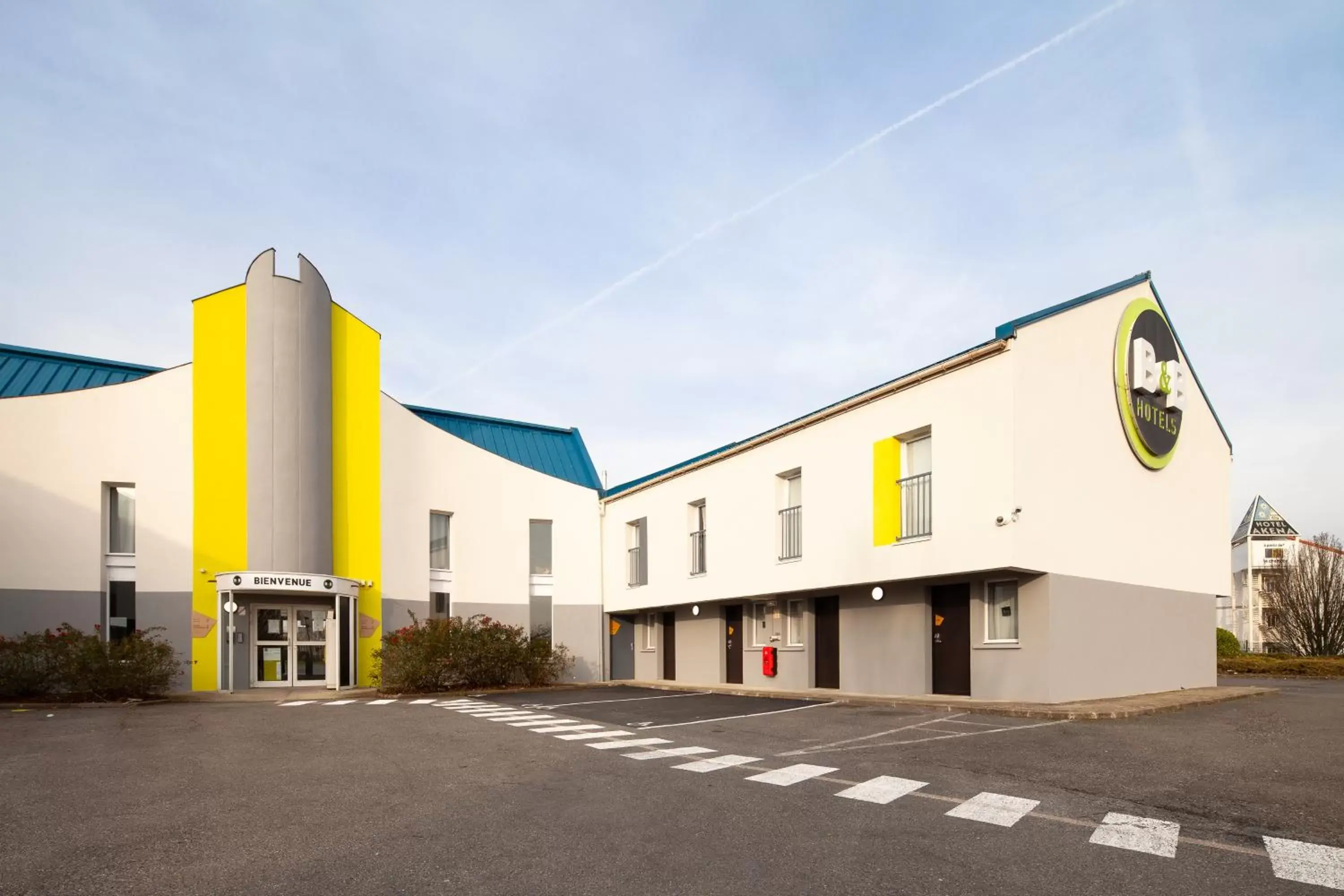 Facade/entrance, Property Building in B&B HOTEL Saint-Witz