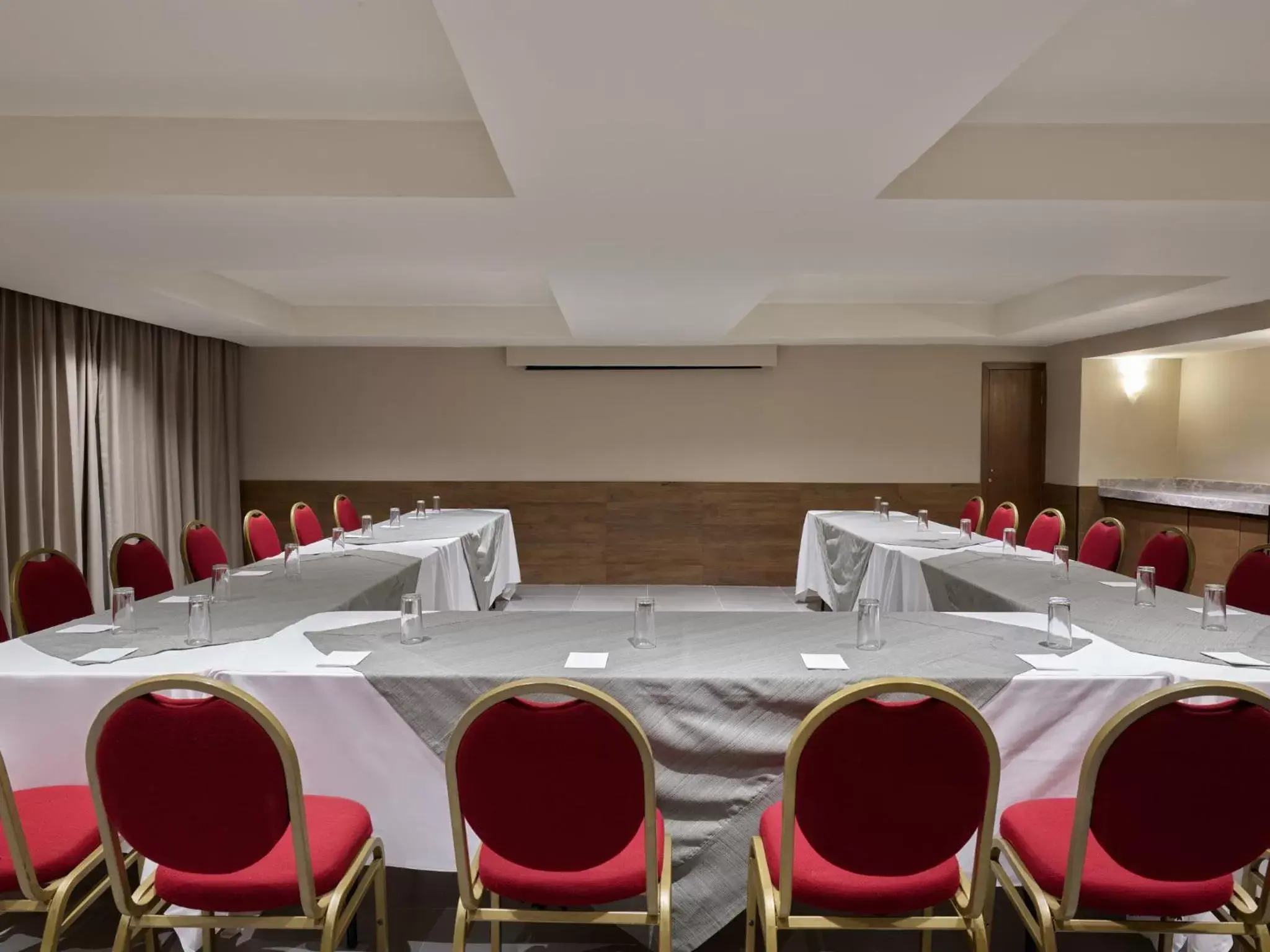 Spa and wellness centre/facilities, Business Area/Conference Room in Fiesta Inn Villahermosa Cencali