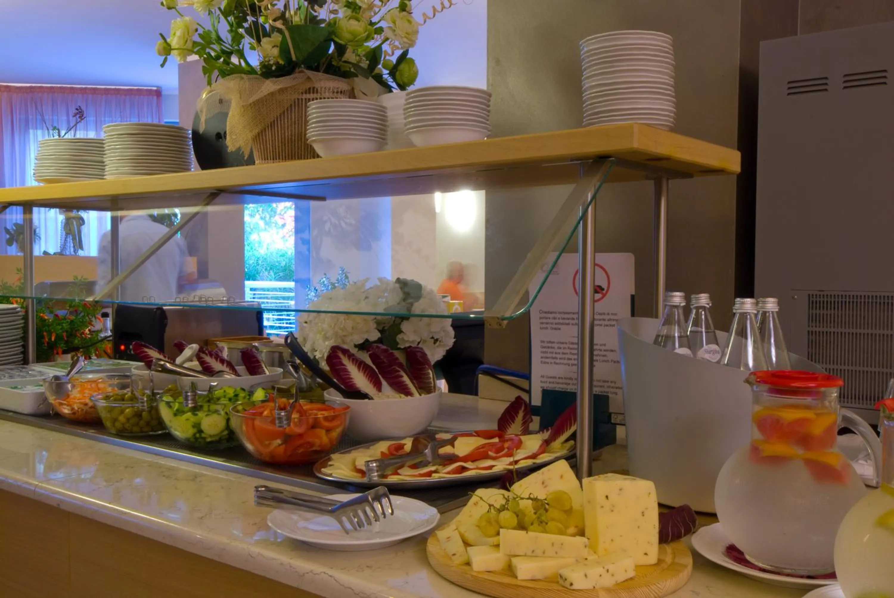 Buffet breakfast in Hotel Oasi Wellness & Spa